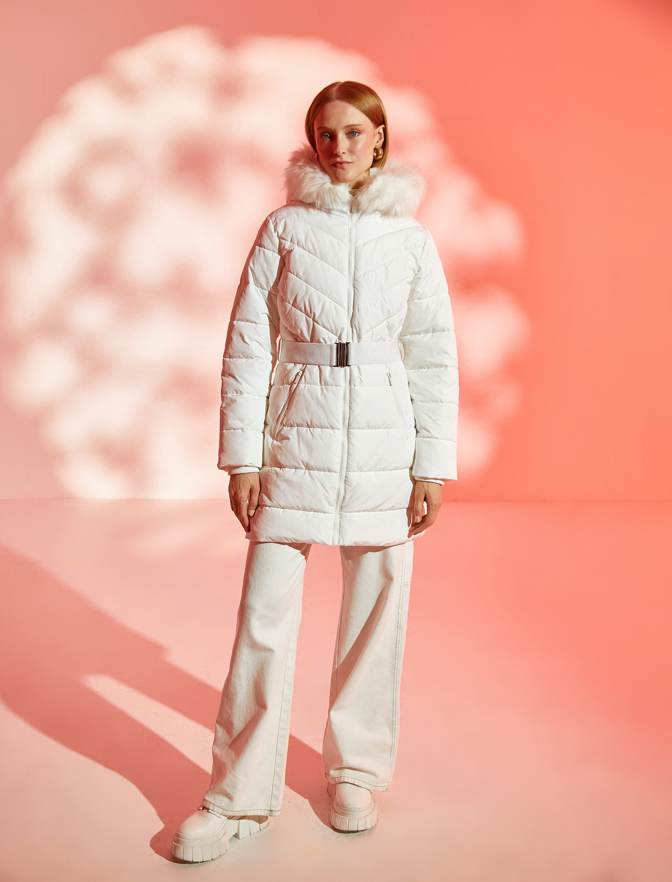   Uzun Şişme Mont Suni Kürk Detaylı Kemerli