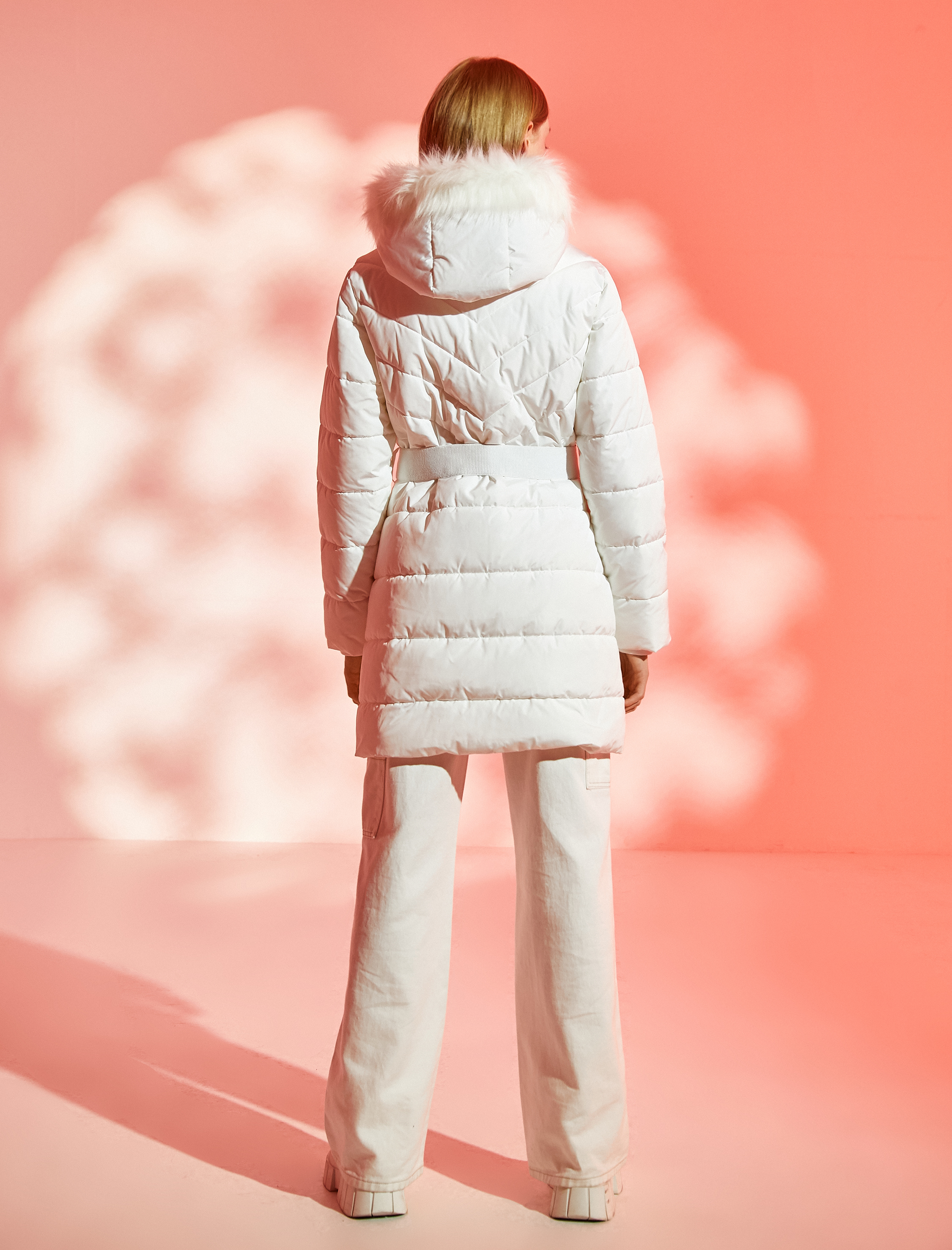   Uzun Şişme Mont Suni Kürk Detaylı Kemerli