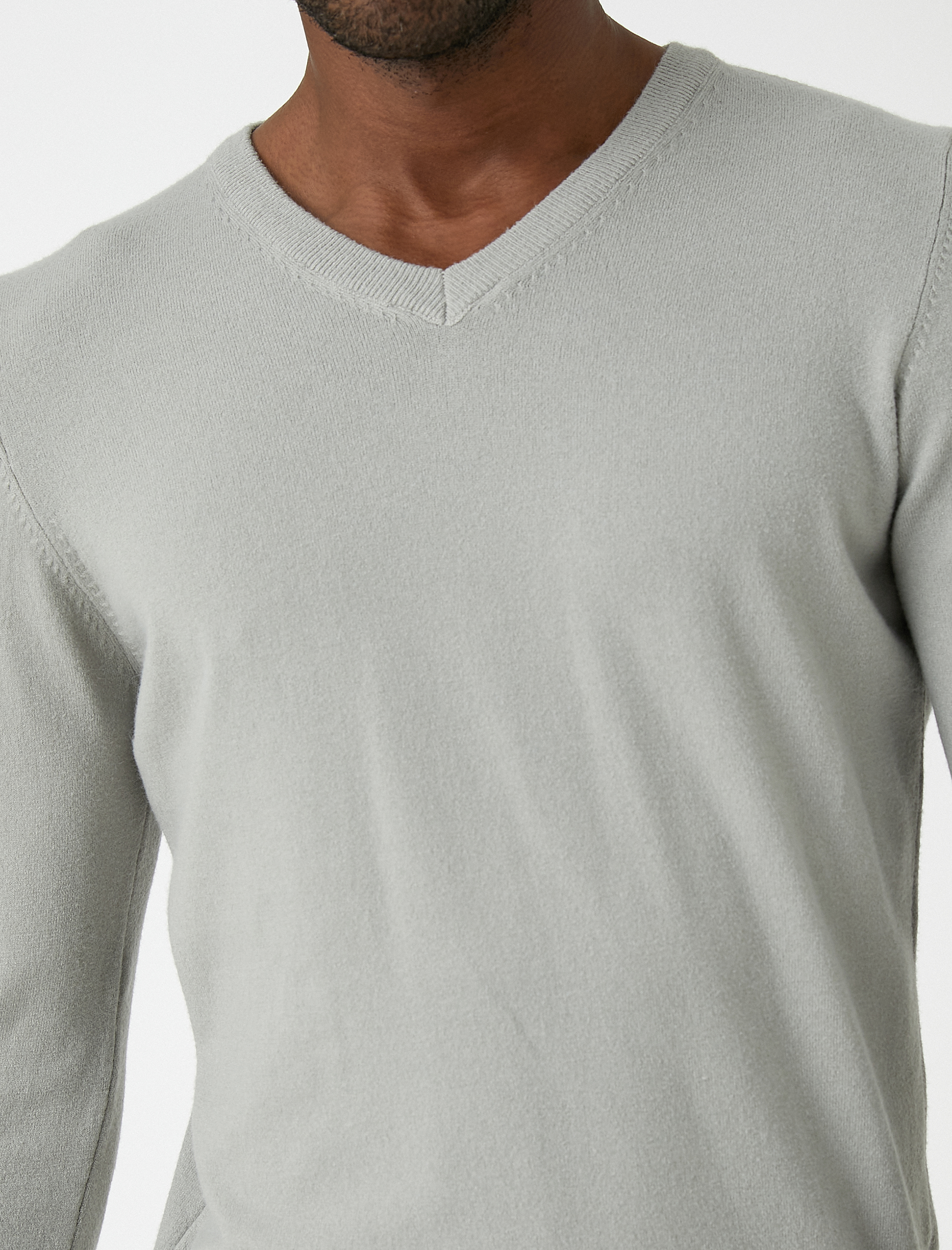   Basic Triko Kazak V Yaka