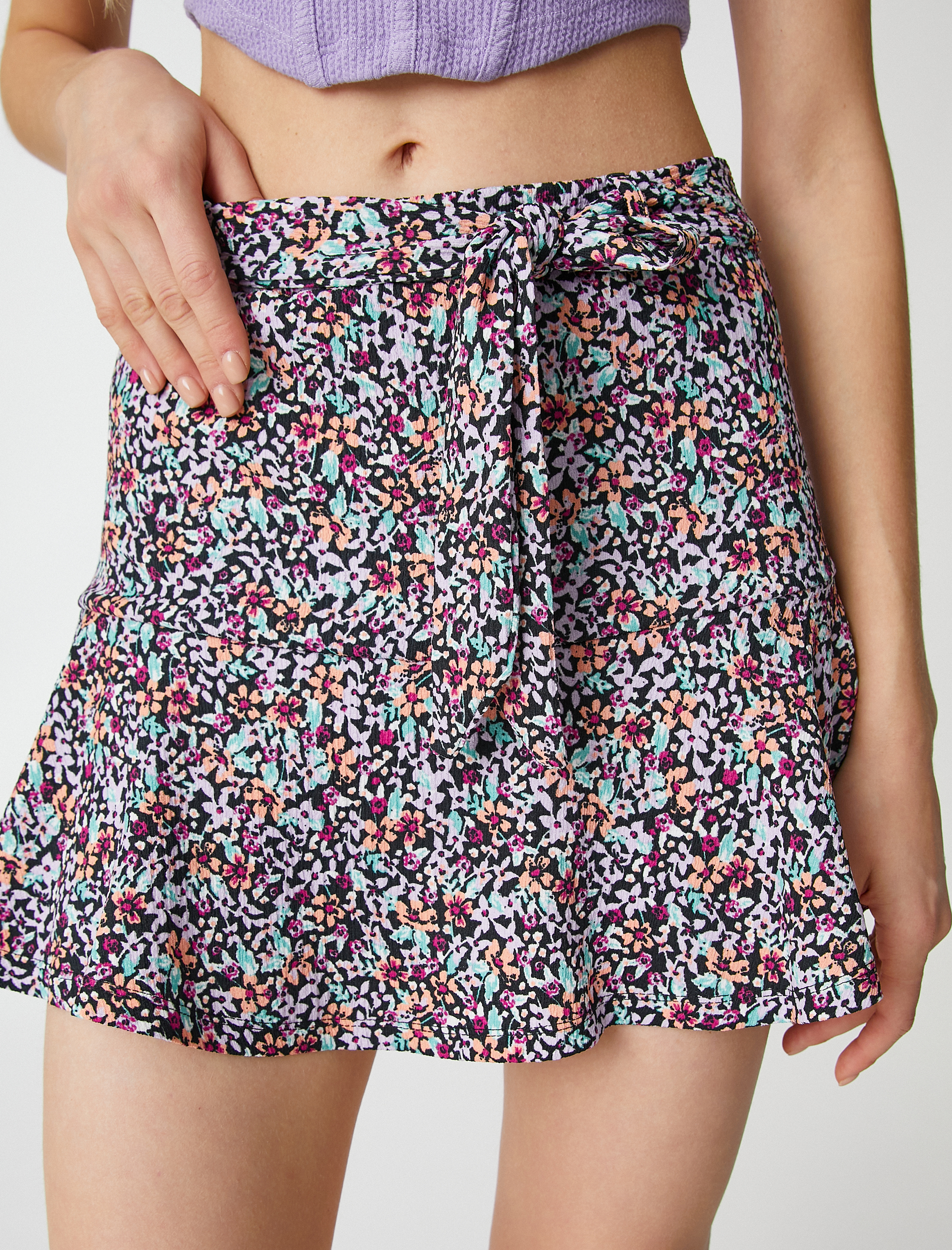   Çiçekli Şort Etek Mini Beli Kuşaklı Fırfırlı Bürümcük