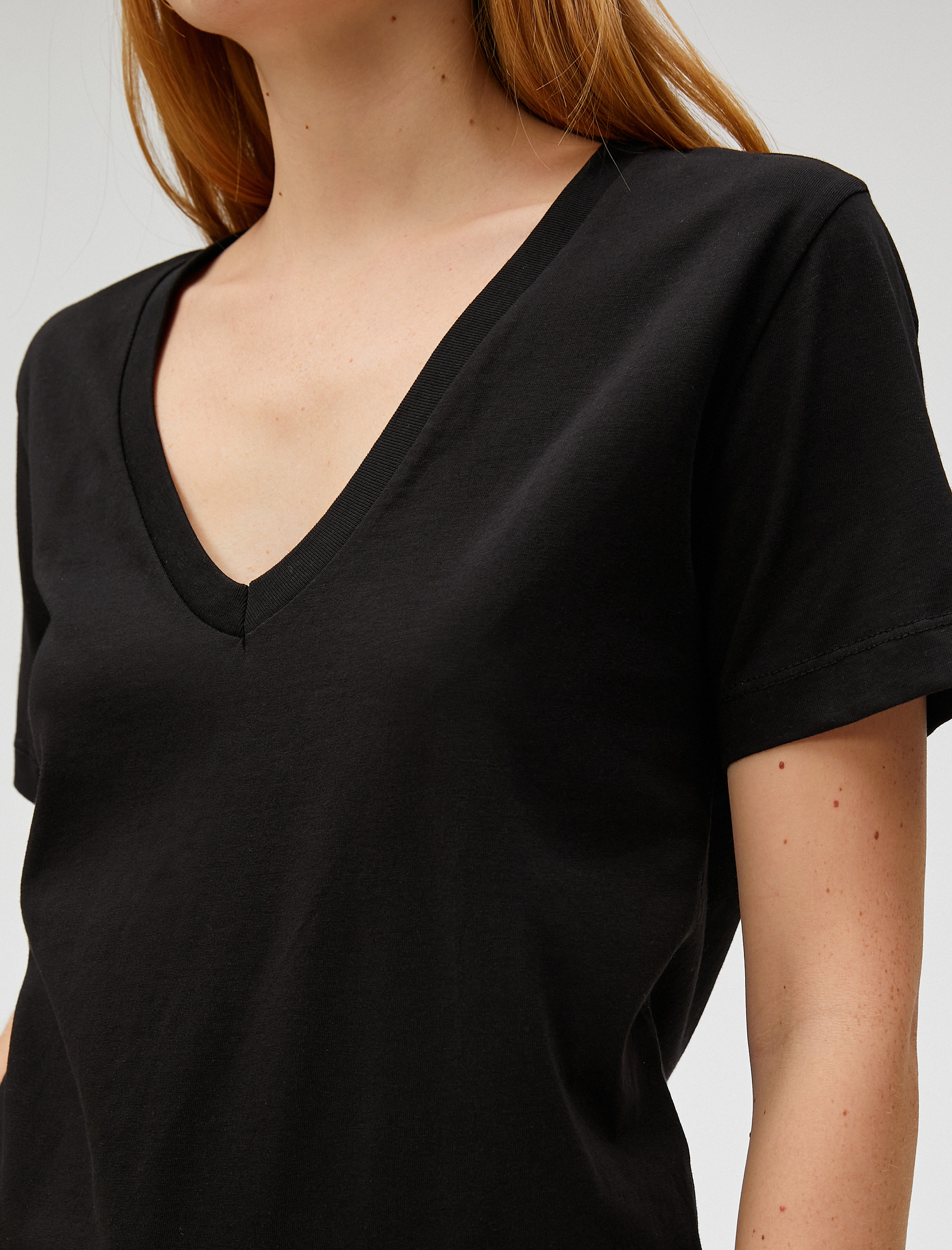   Basic Tişört V Yaka Kısa Kollu