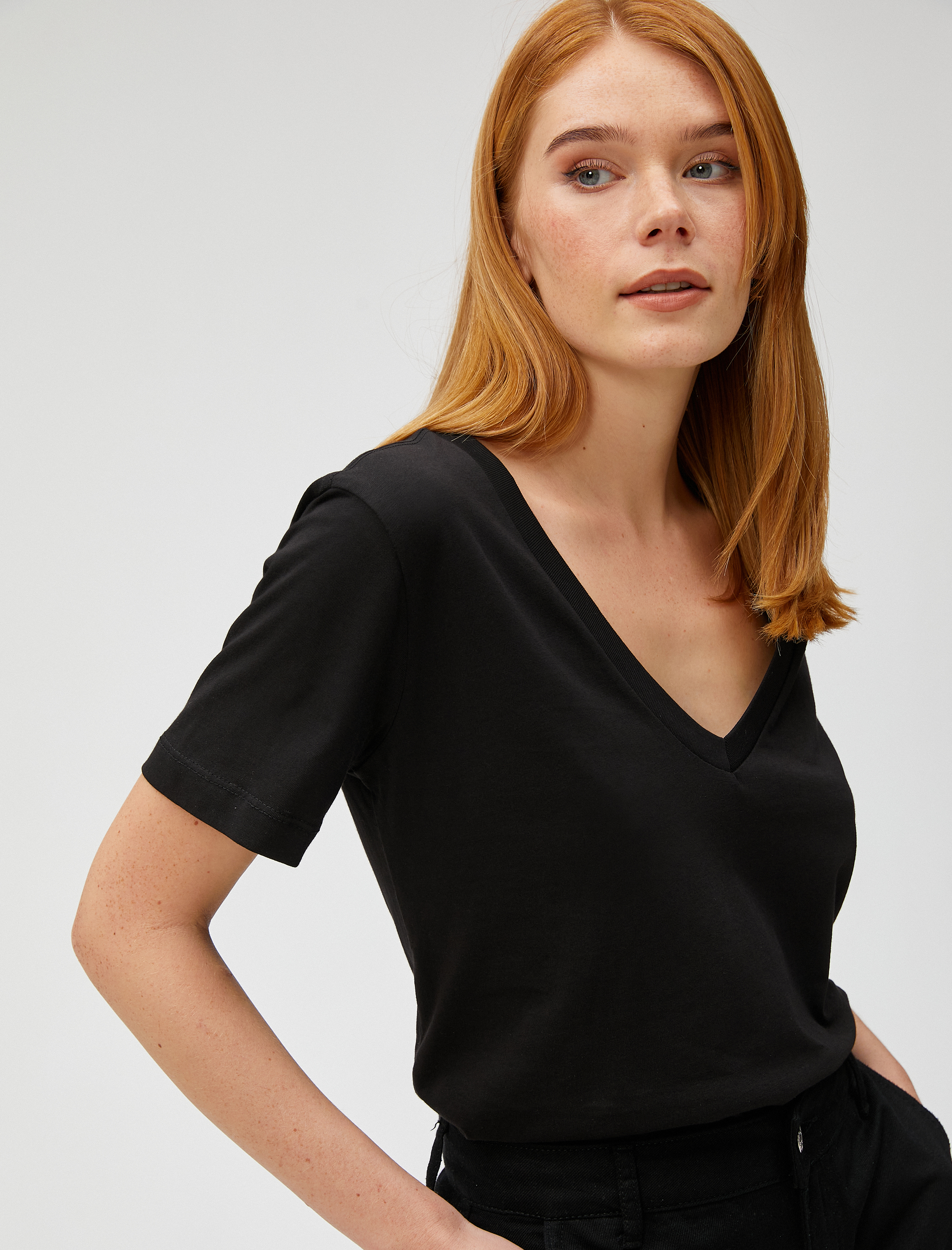   Basic Tişört V Yaka Kısa Kollu