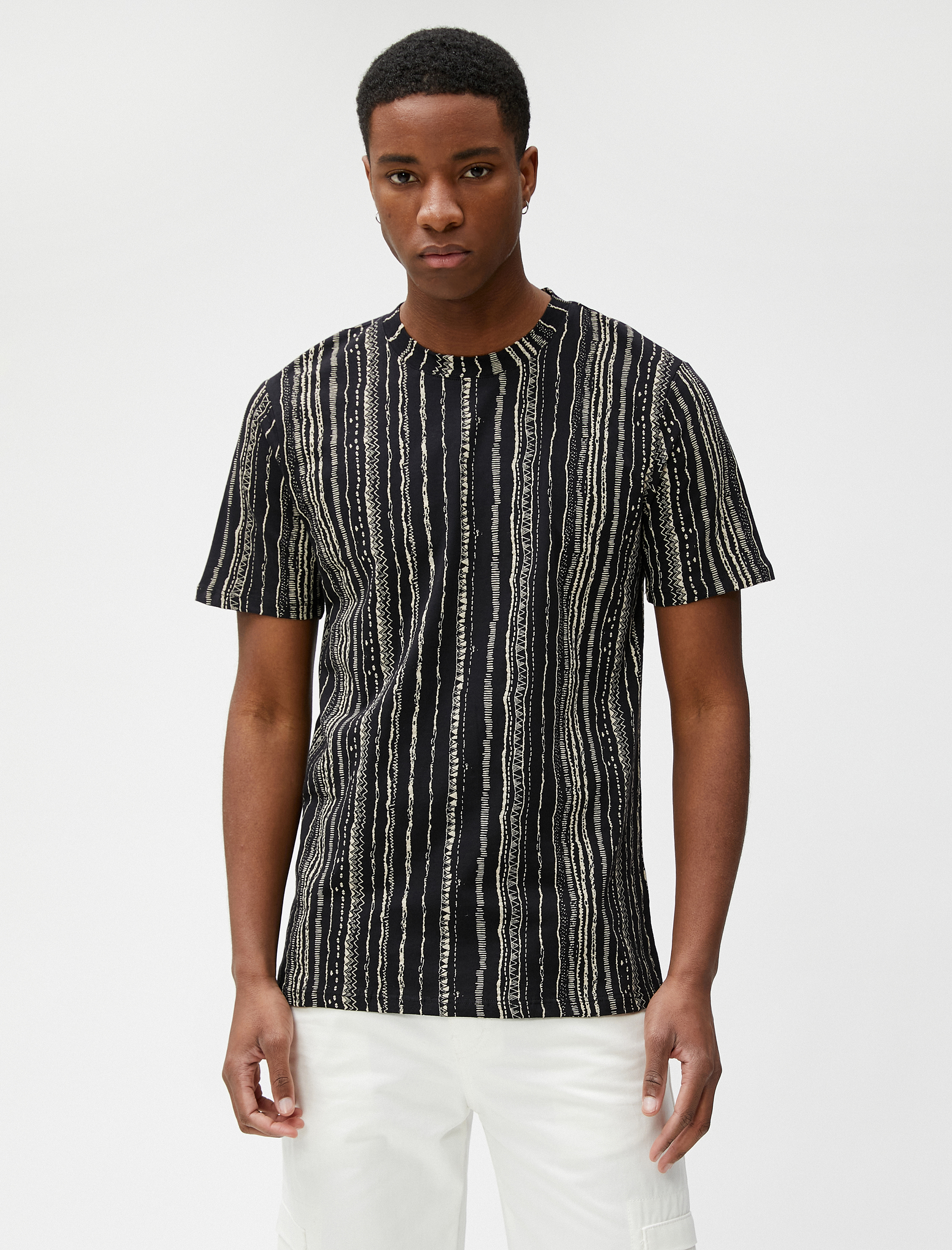   Etnik Baskılı Tişört Bisiklet Yaka Dar Kesim Pamuklu