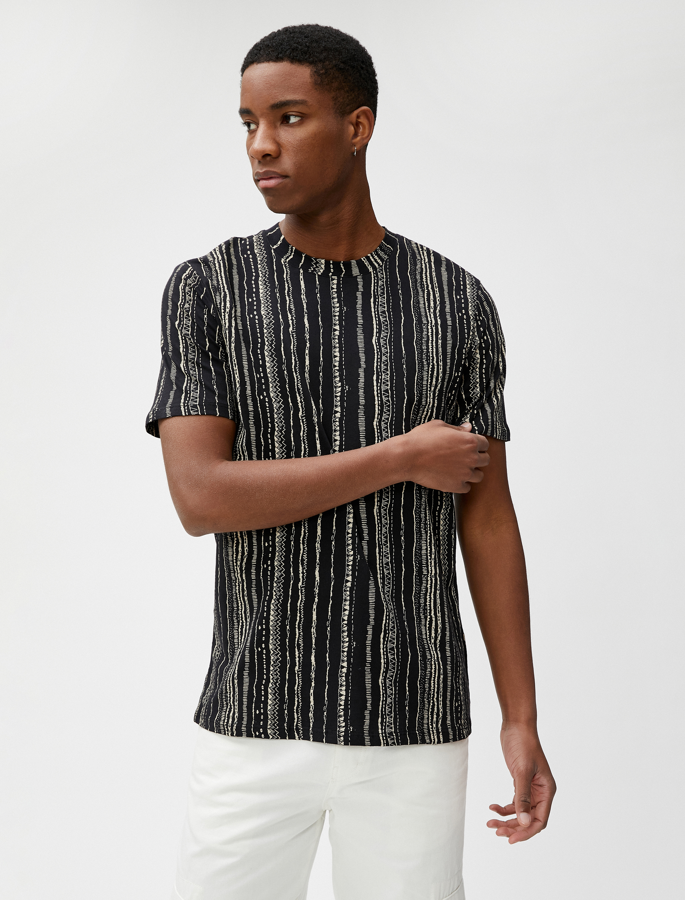   Etnik Baskılı Tişört Bisiklet Yaka Dar Kesim Pamuklu