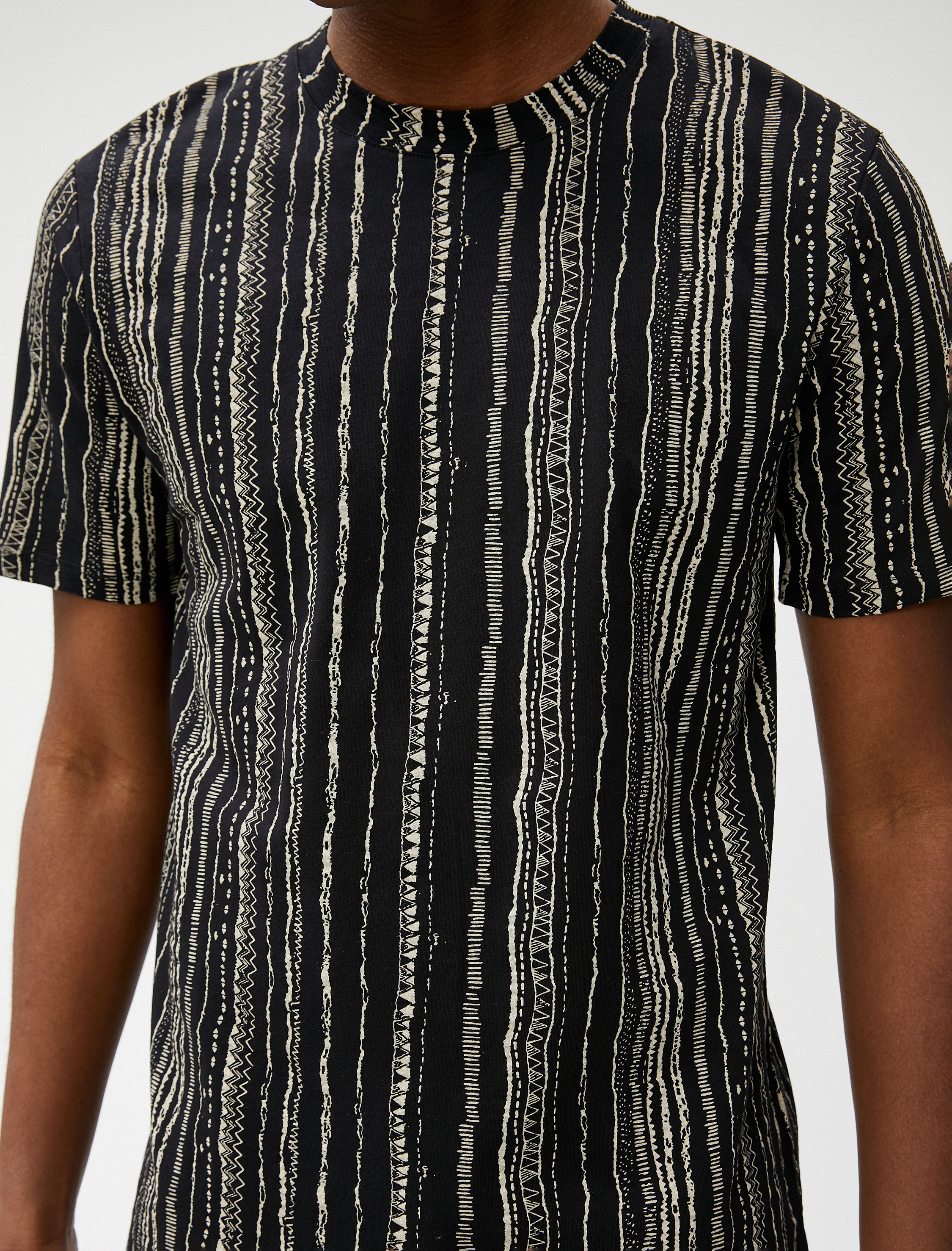   Etnik Baskılı Tişört Bisiklet Yaka Dar Kesim Pamuklu