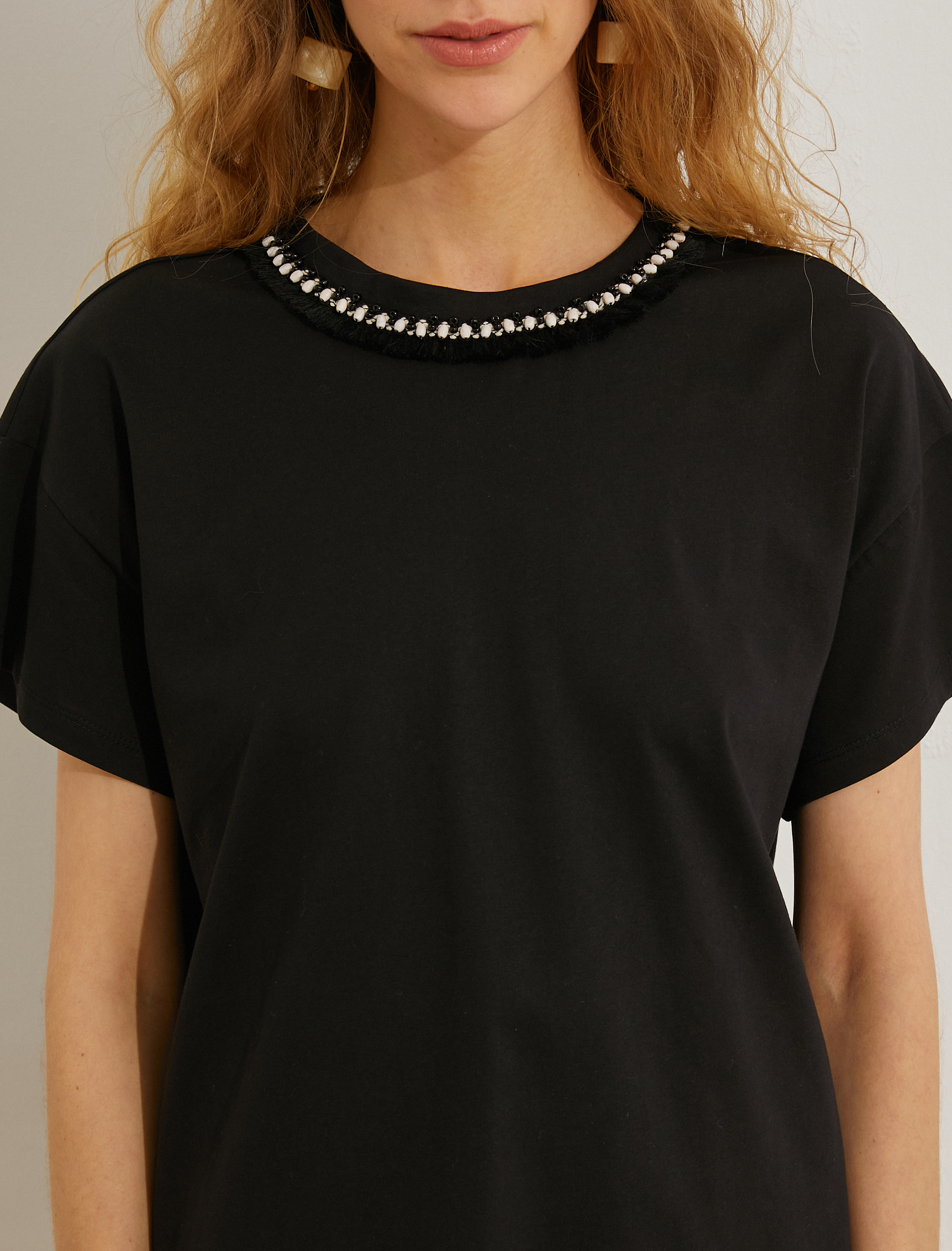   Yaka Detaylı Tişört Kısa Kollu