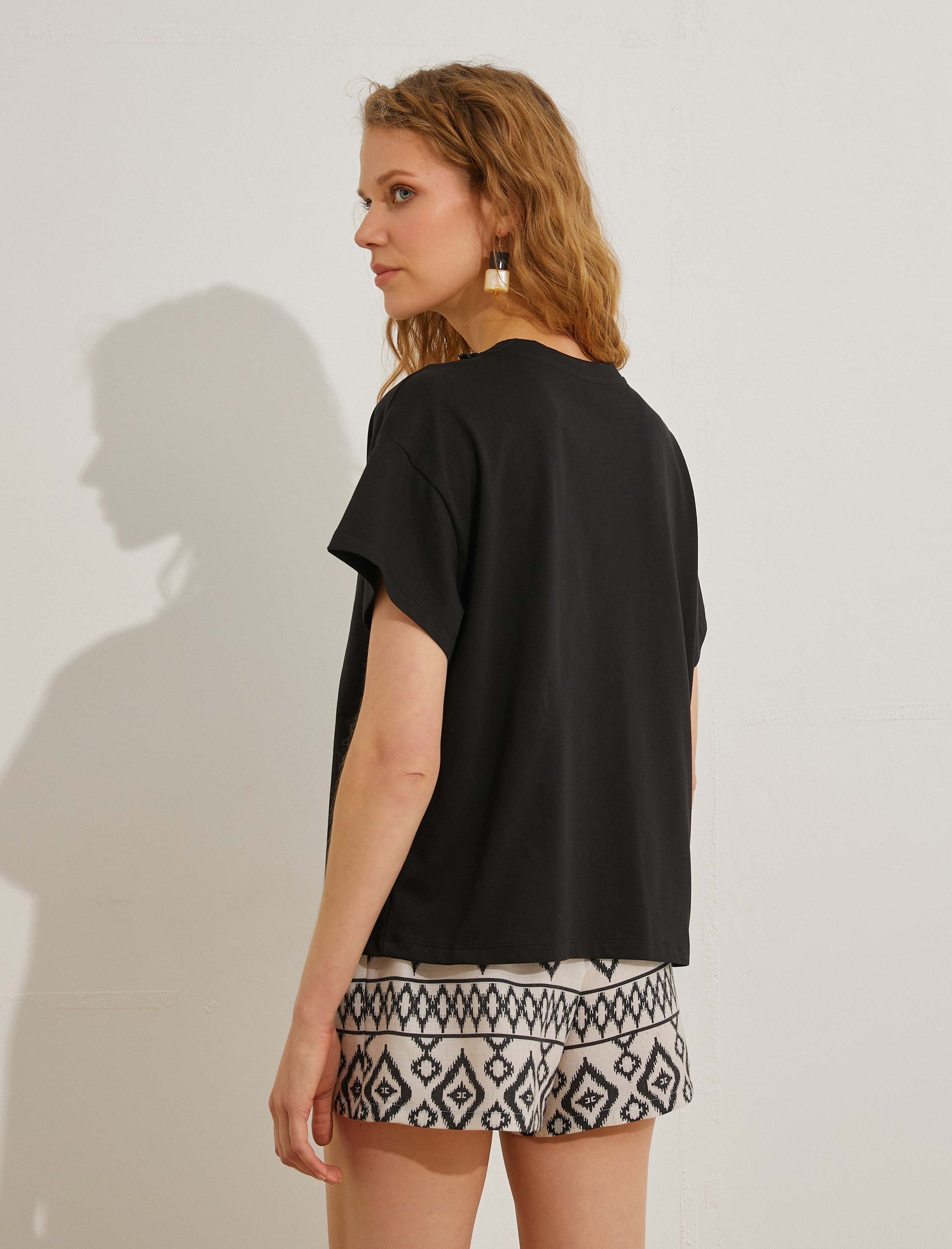   Yaka Detaylı Tişört Kısa Kollu
