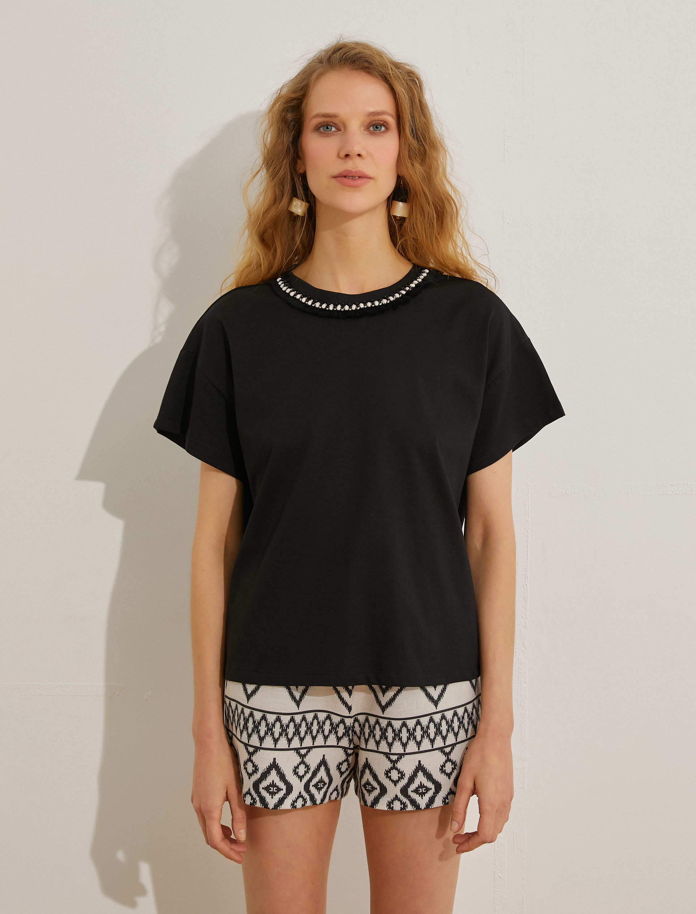   Yaka Detaylı Tişört Kısa Kollu