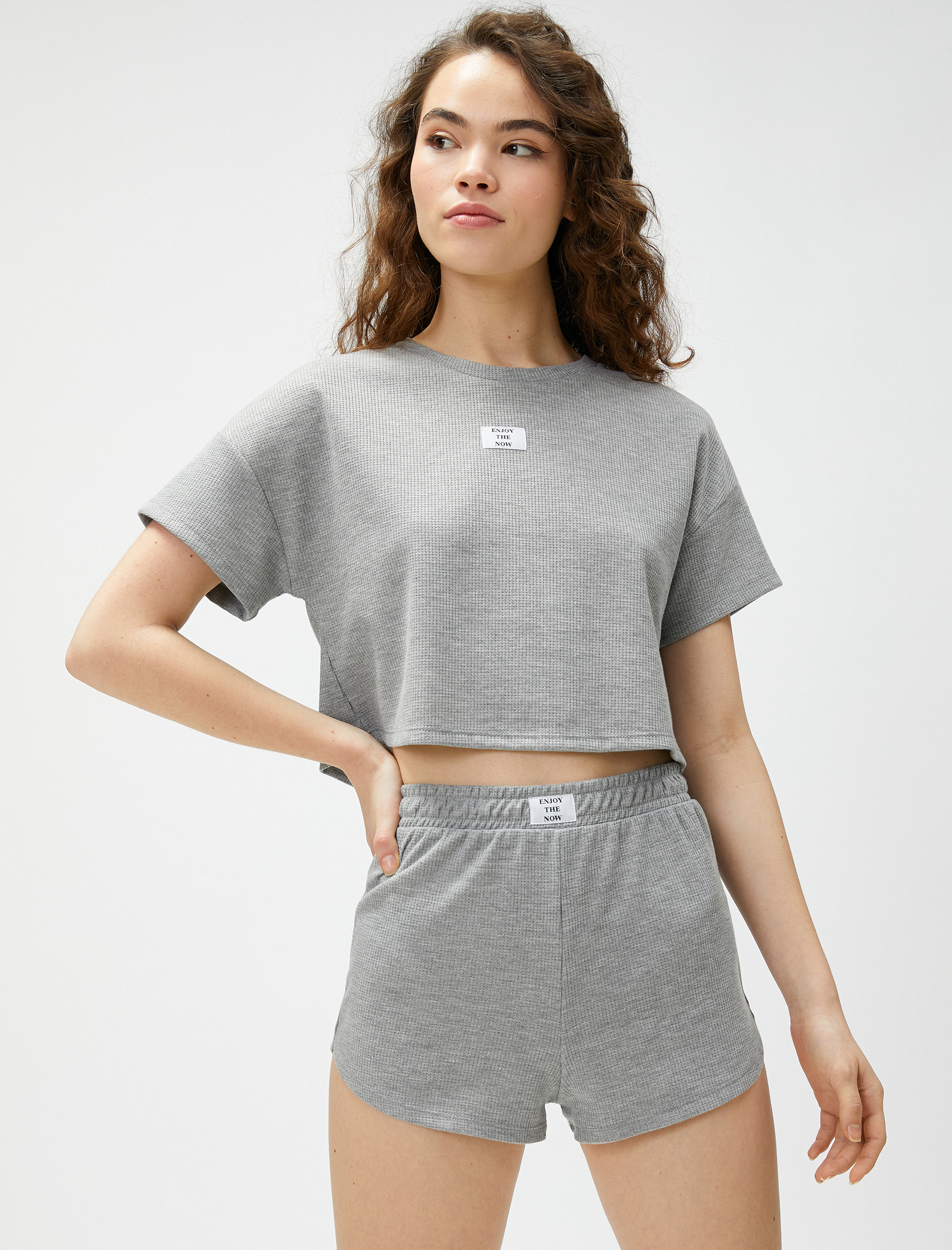   Kısa Kollu Pijama Üstü Bisiklet Yaka Etiket Detaylı Modal