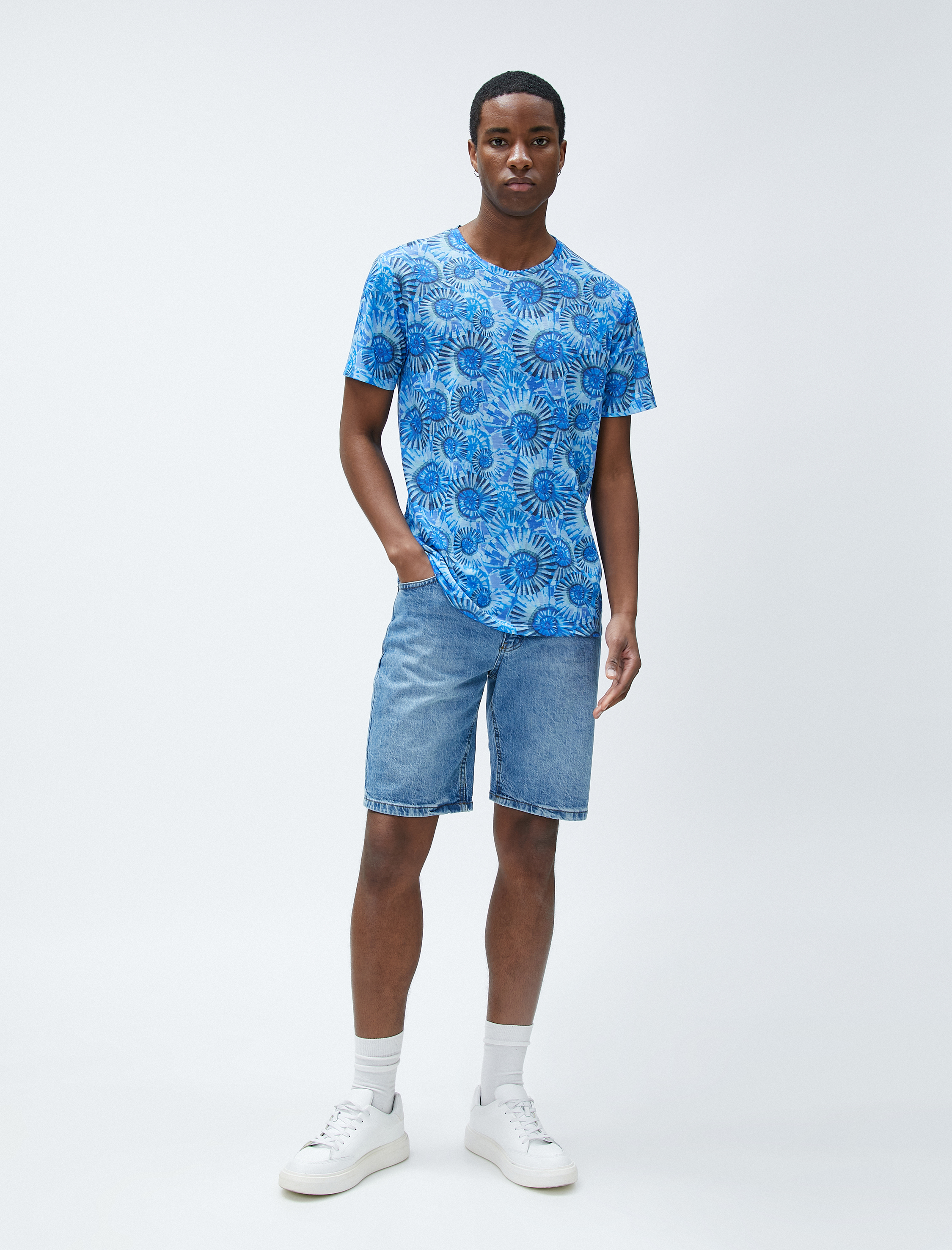   Geometrik Baskılı Tişört Bisiklet Yaka Dar Kesim Kısa Kollu