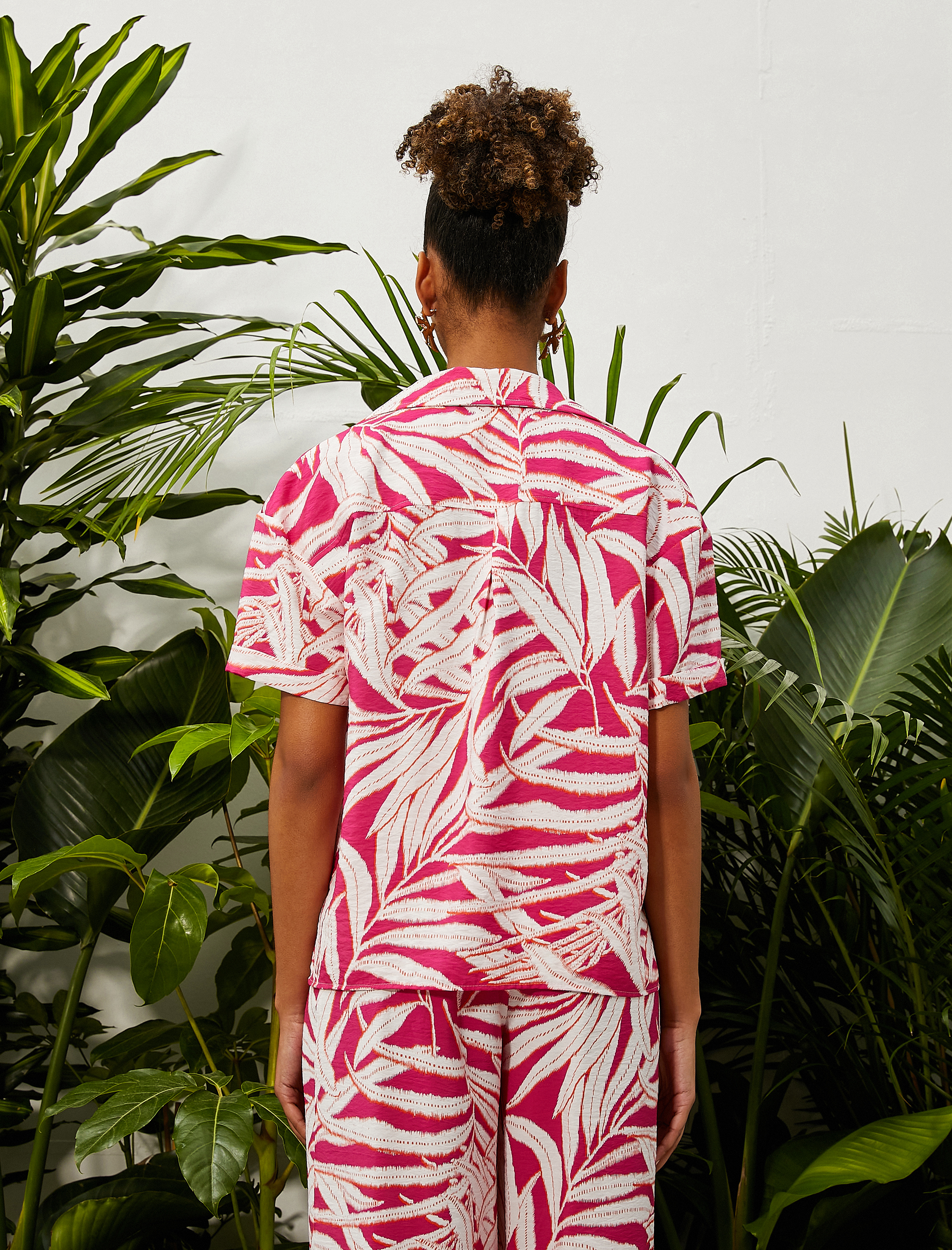   Tropikal Baskılı Kısa Kollu Gömlek