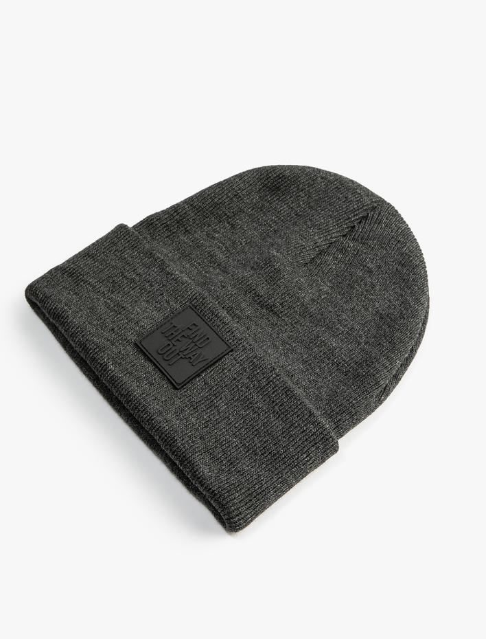 Erkek Katlı Bere Slogan Baskılı Etiket Detaylı