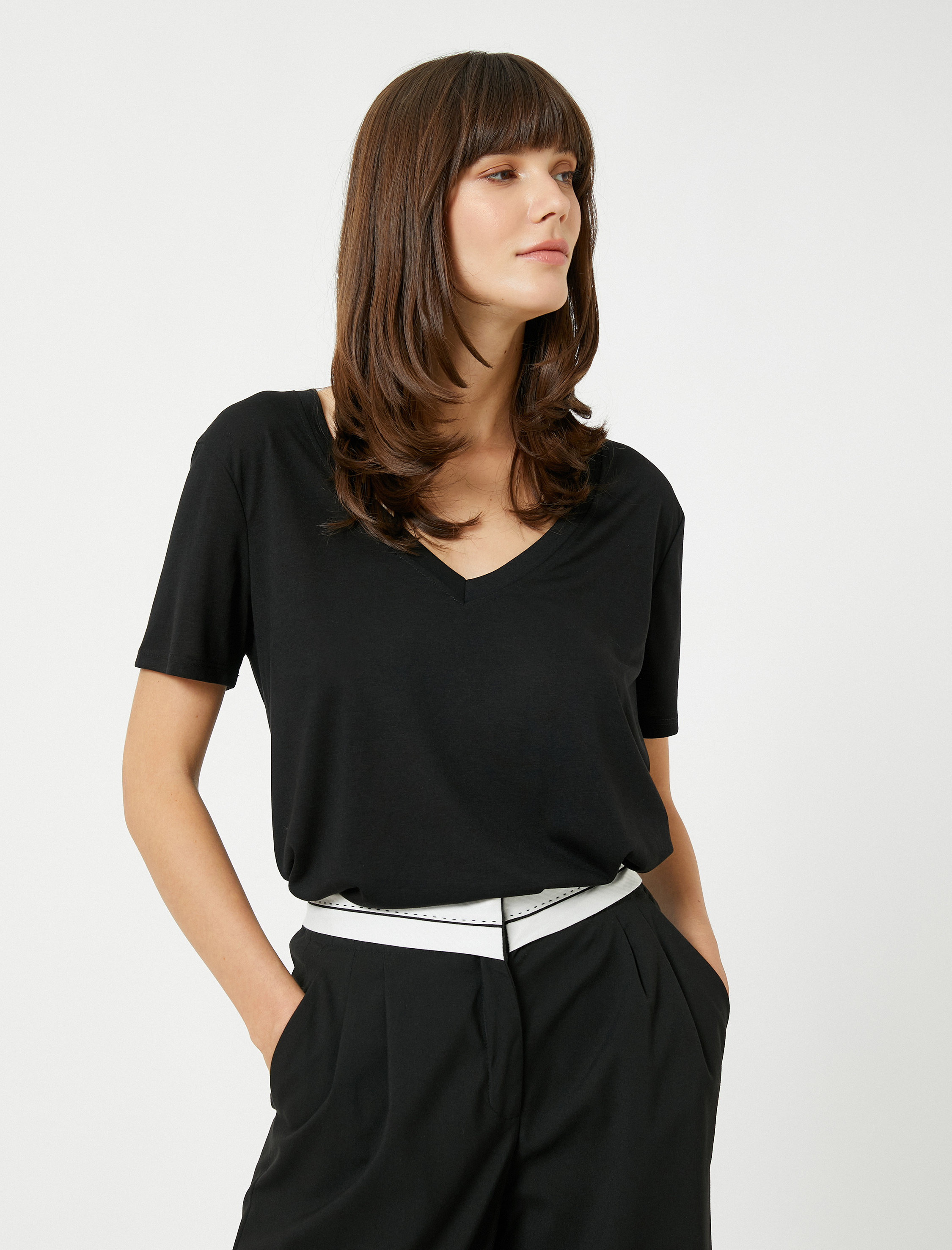   V Yaka Basic Tişört Kısa Kollu