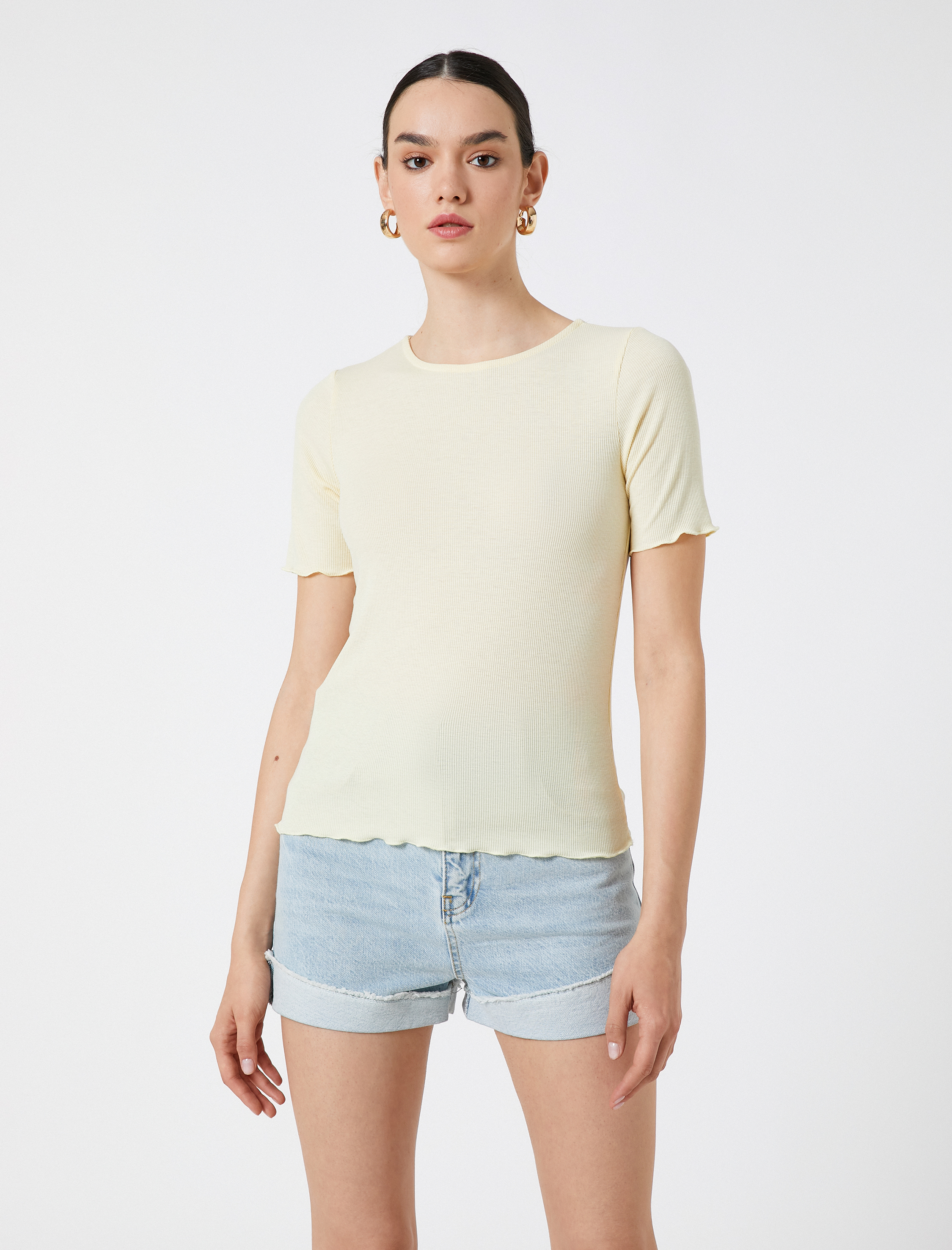   Ribanalı Tişört Kolları Fırfır Detaylı