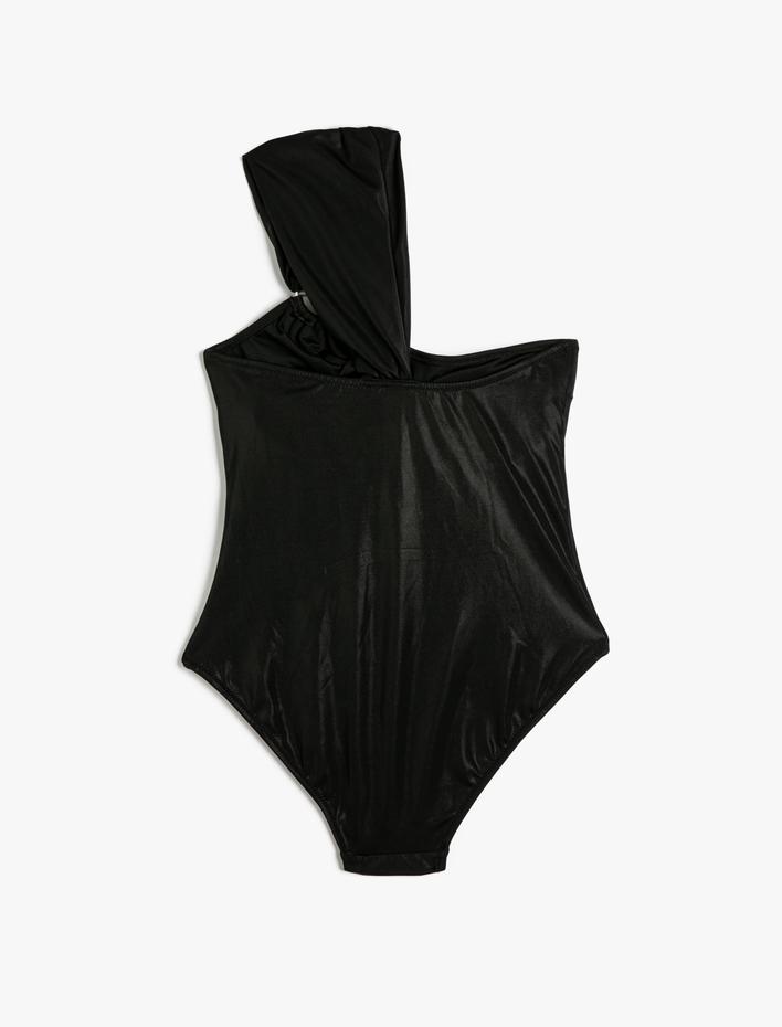  Tek Omuz Mayo Metal Aksesuar Detaylı Parlak Kumaş