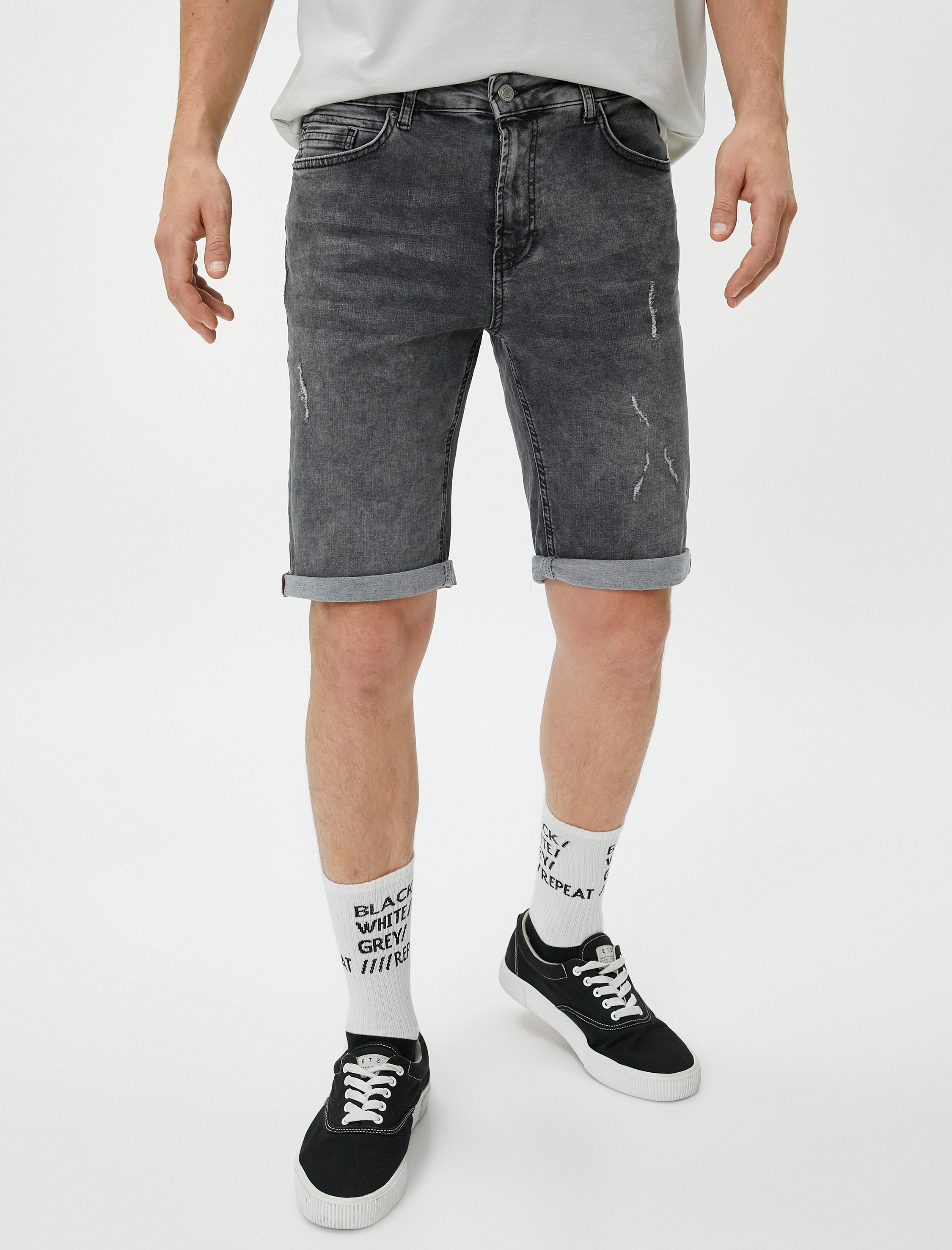   Bermuda Yırtık Kot Şort Katlama Detaylı Düğmeli Cepli