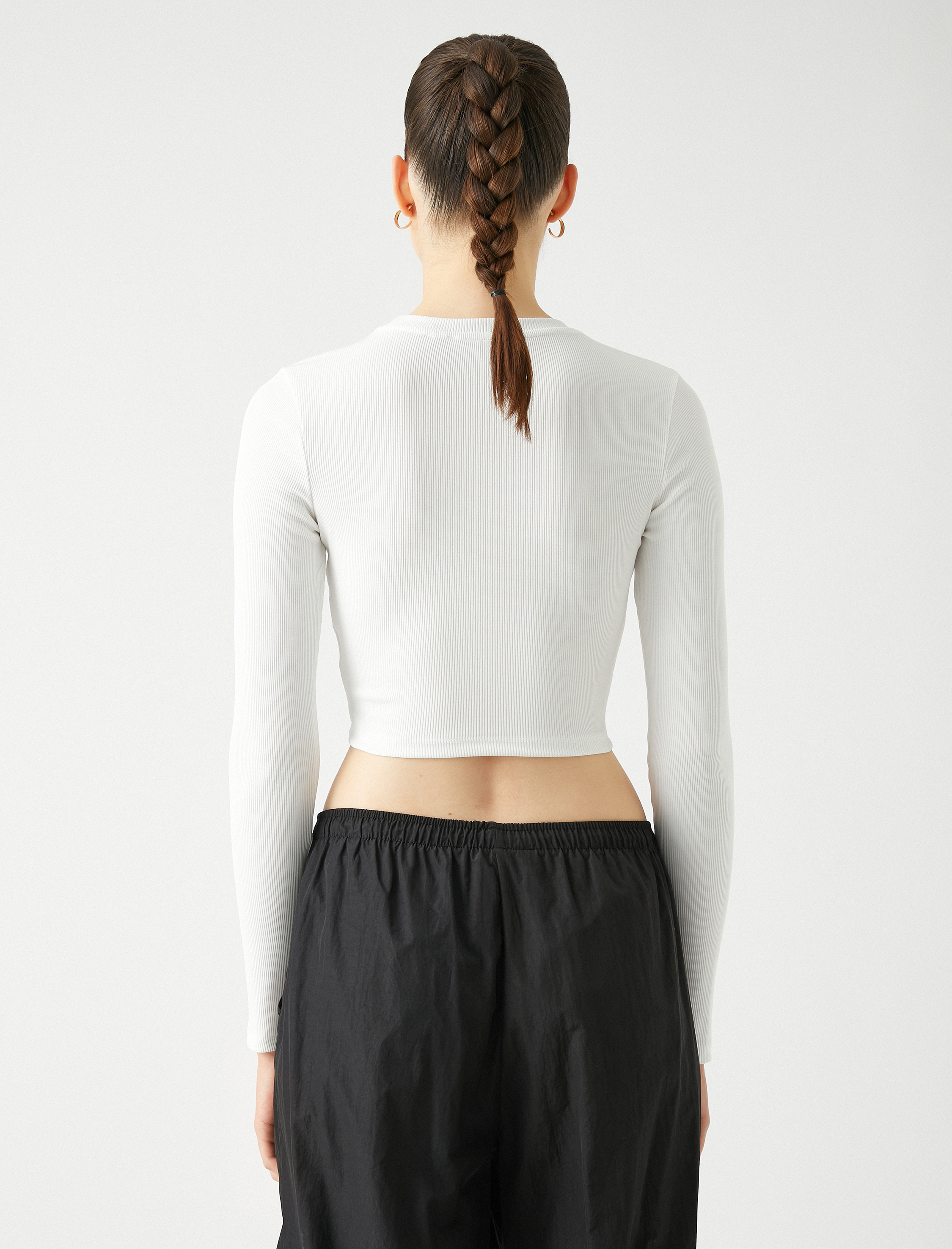   Uzun Kollu Tişört Crop Bisiklet Yaka Metal Aksesuarlı