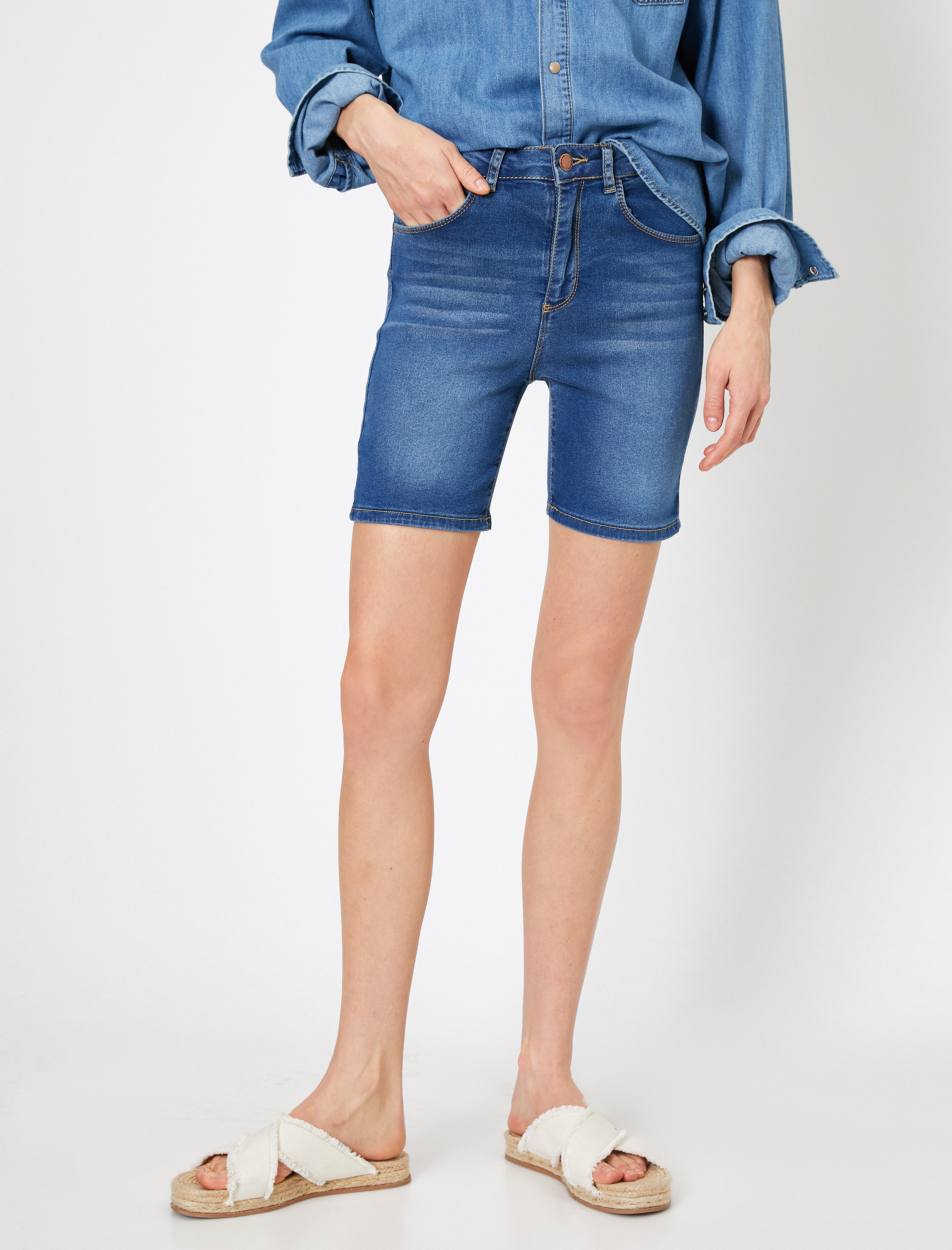   Cep Detaylı Jean Şort