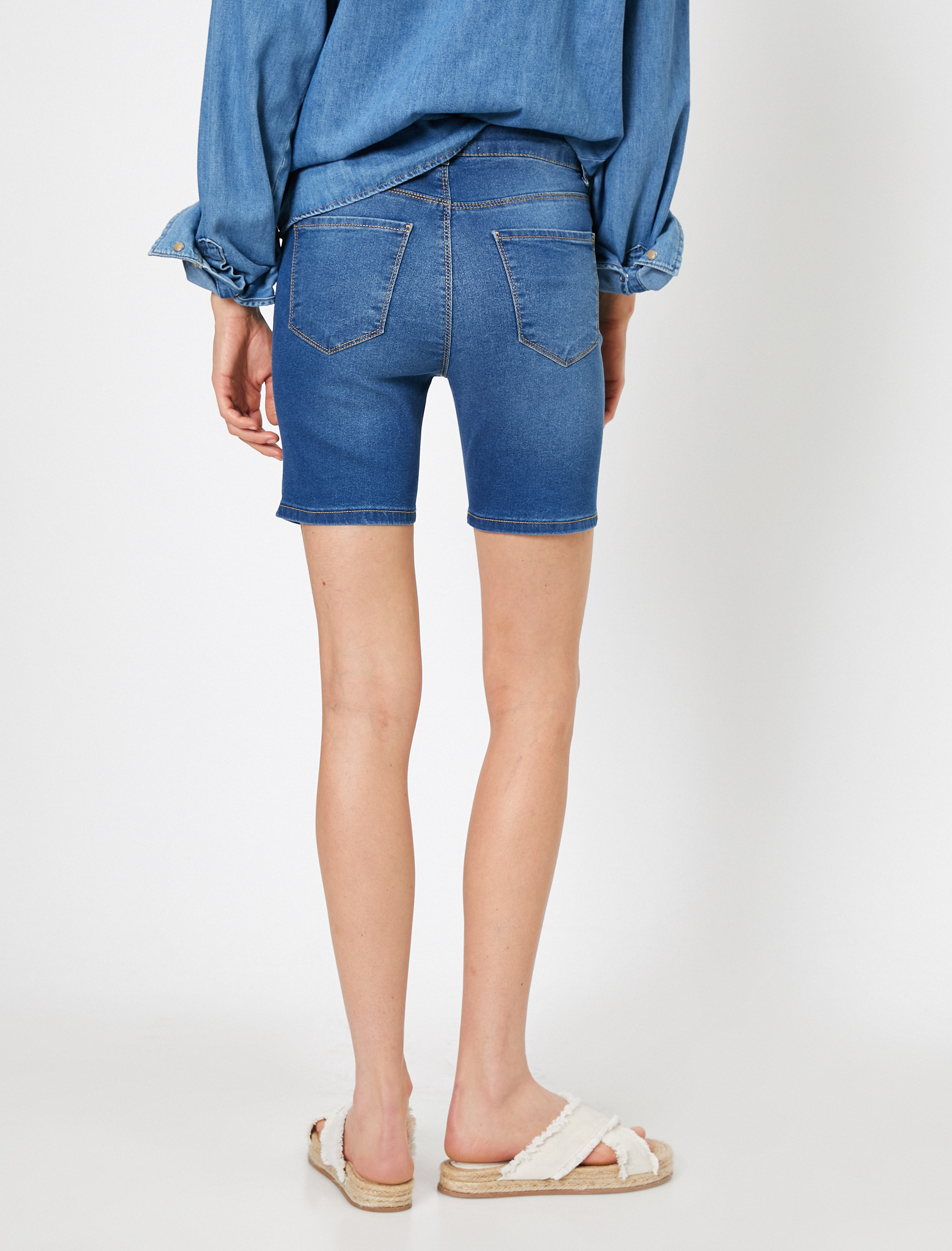   Cep Detaylı Jean Şort