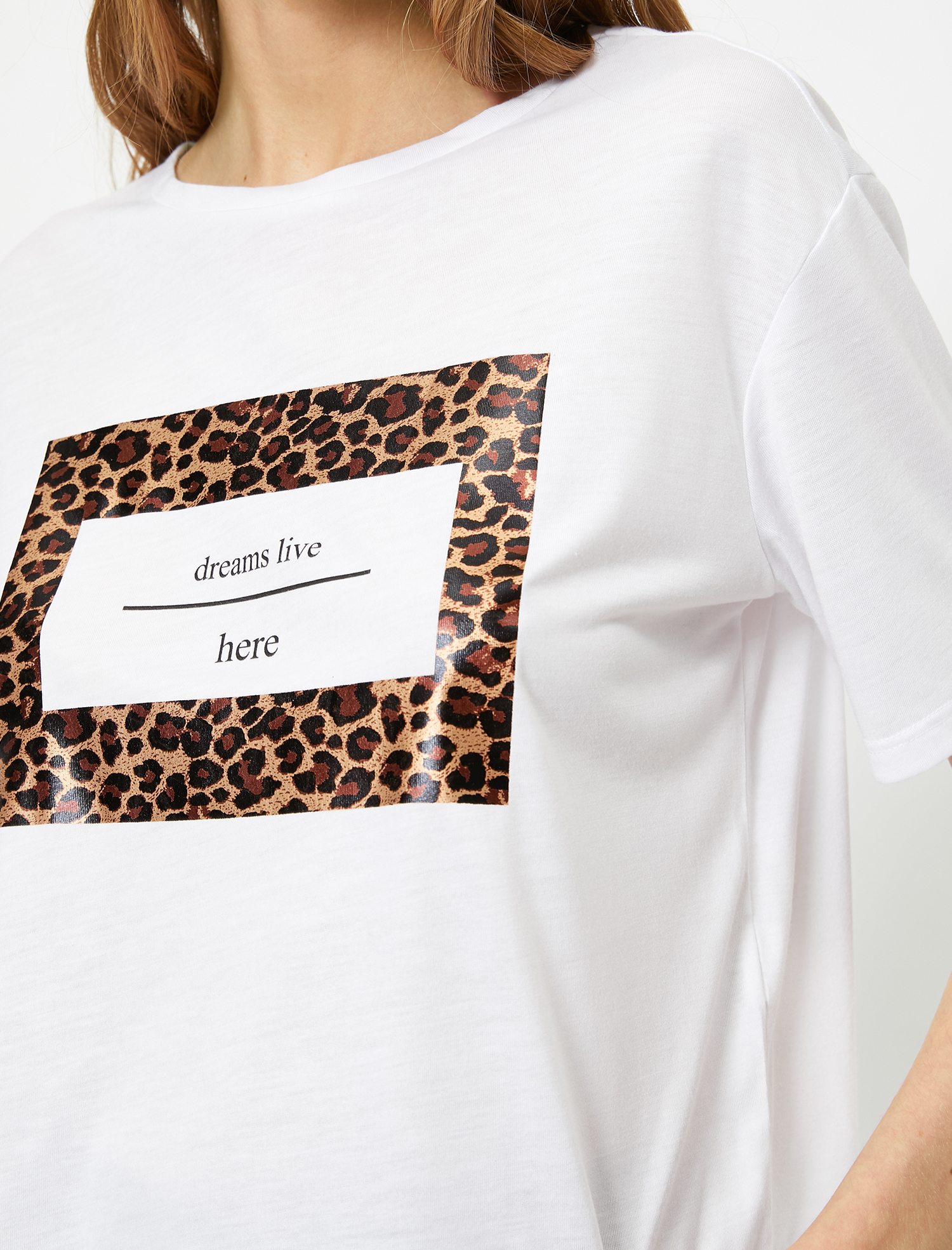   Leopar Desenli Yazı Baskılı Bisiklet Yaka Tişört