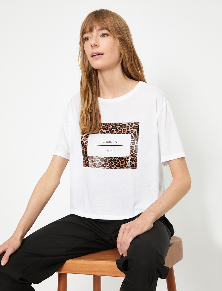  Leopar Desenli Yazı Baskılı Bisiklet Yaka Tişört