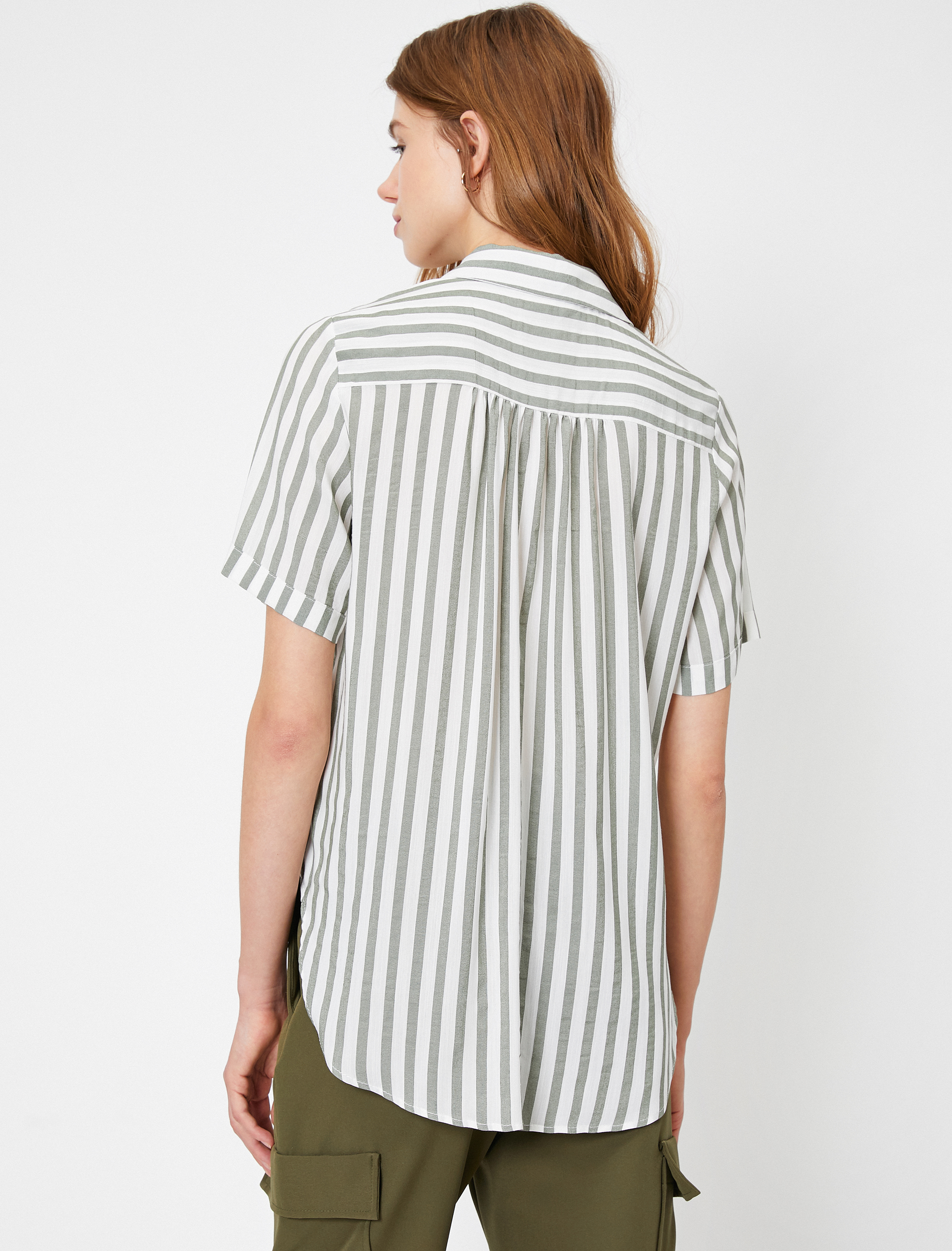   Cep Detaylı Çizgili Gömlek