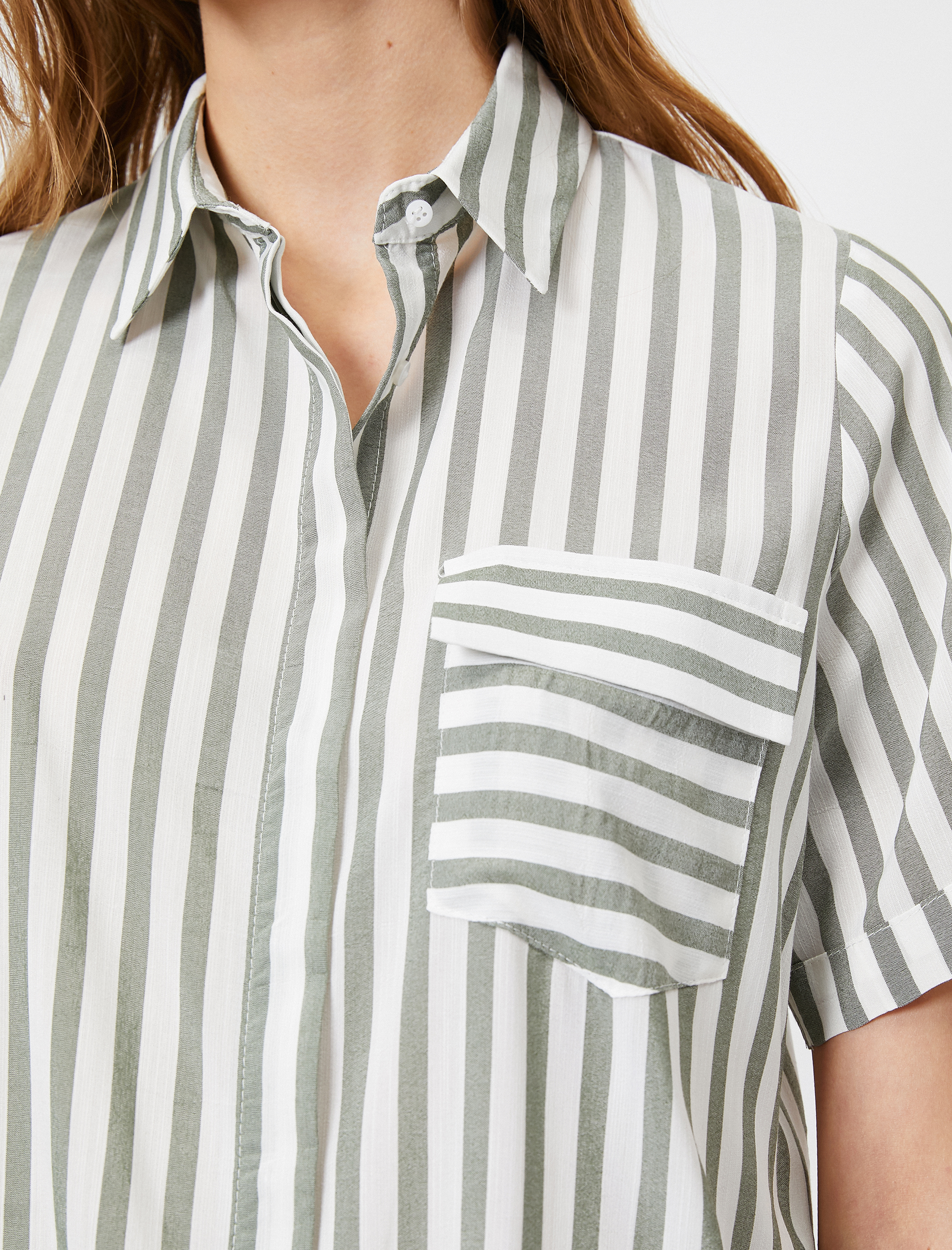   Cep Detaylı Çizgili Gömlek