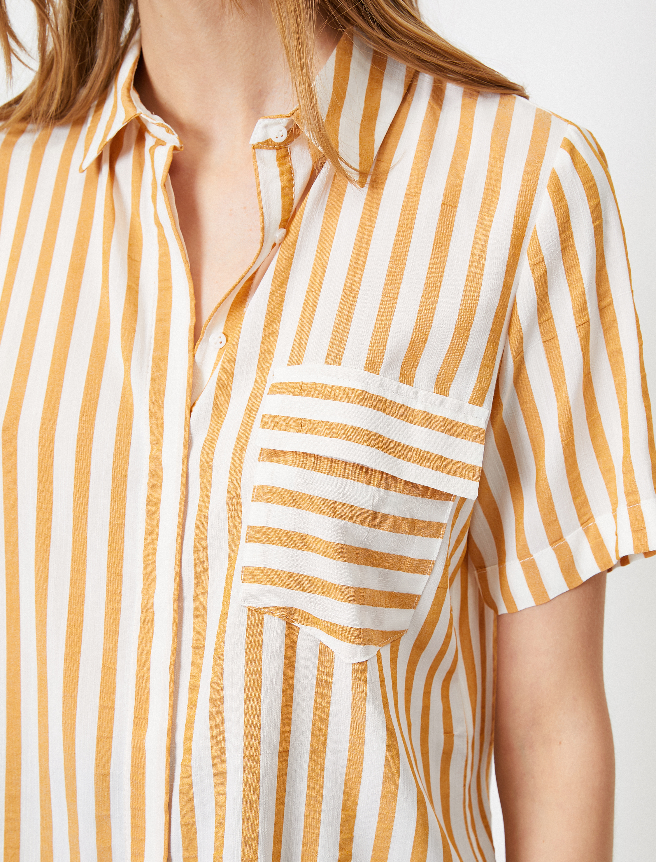   Cep Detaylı Çizgili Gömlek
