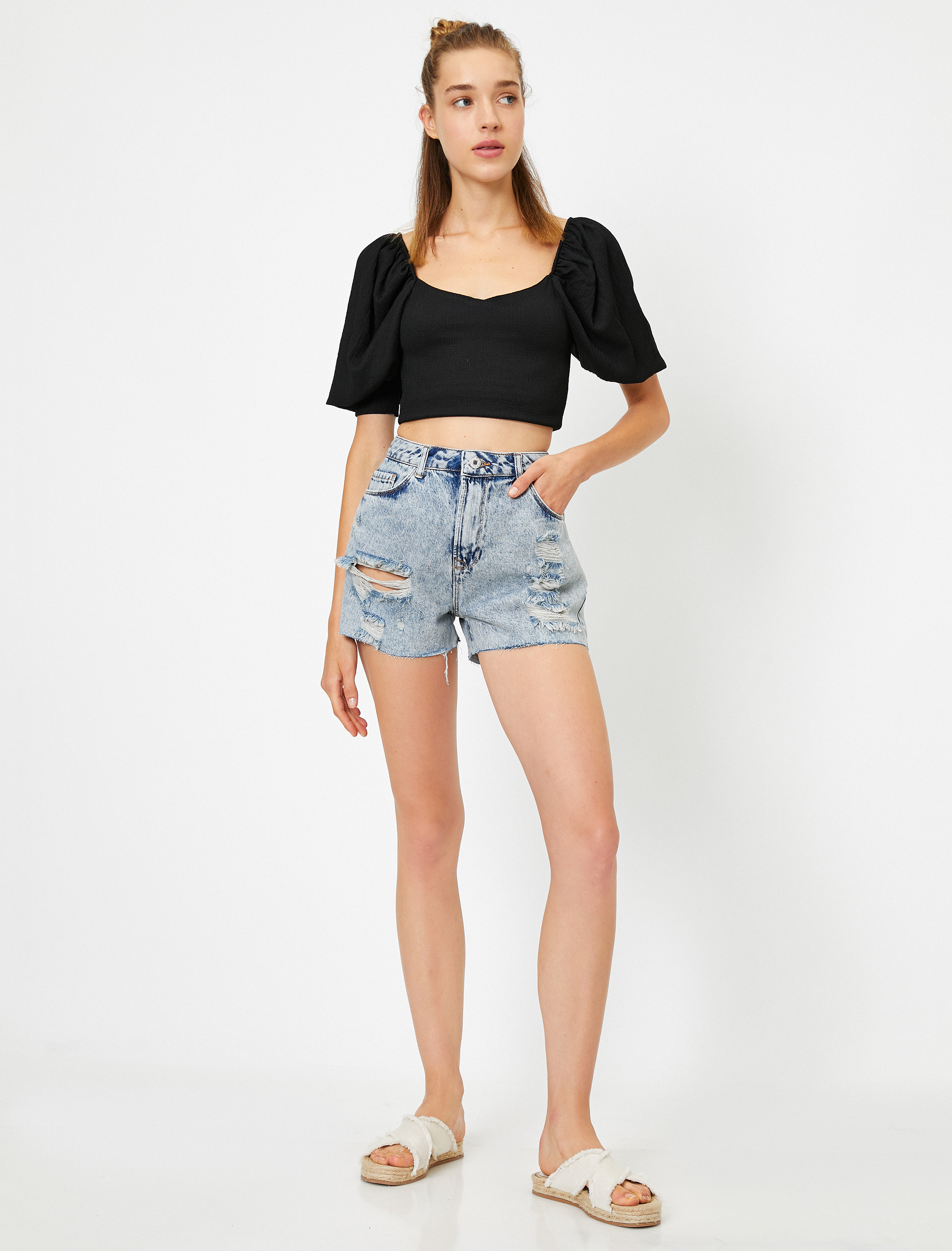   Cep Detaylı Jean Şort