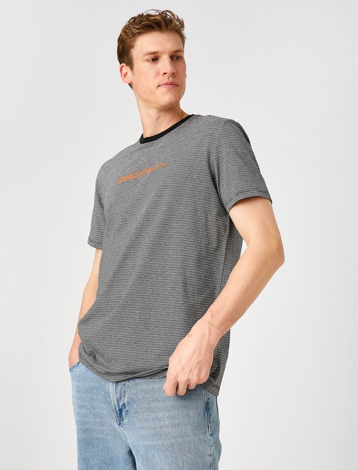  Oversize Çizgili İşlemeli Tişört