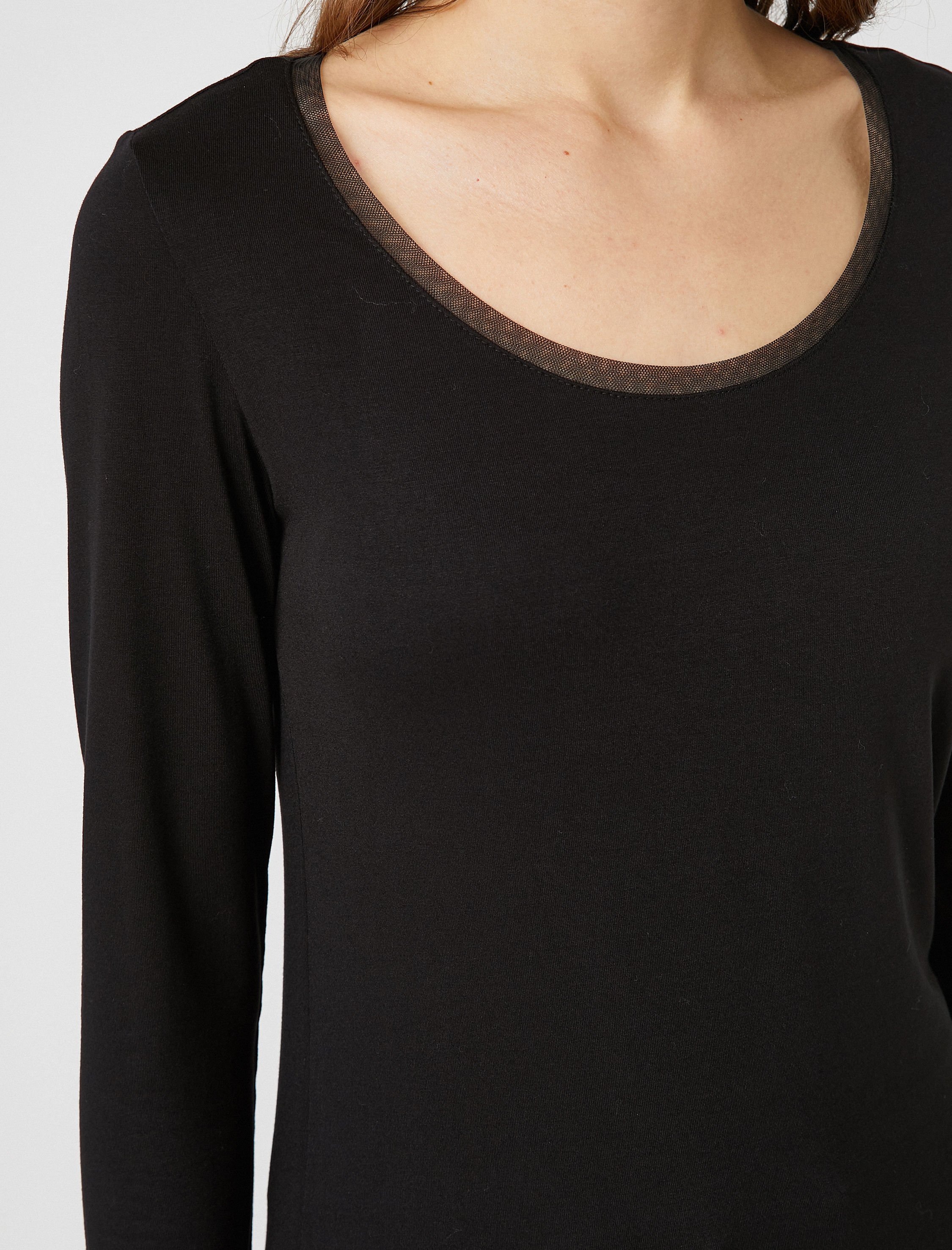   Uzun Kollu Tişört Tül Detaylı Yuvarlak Yaka