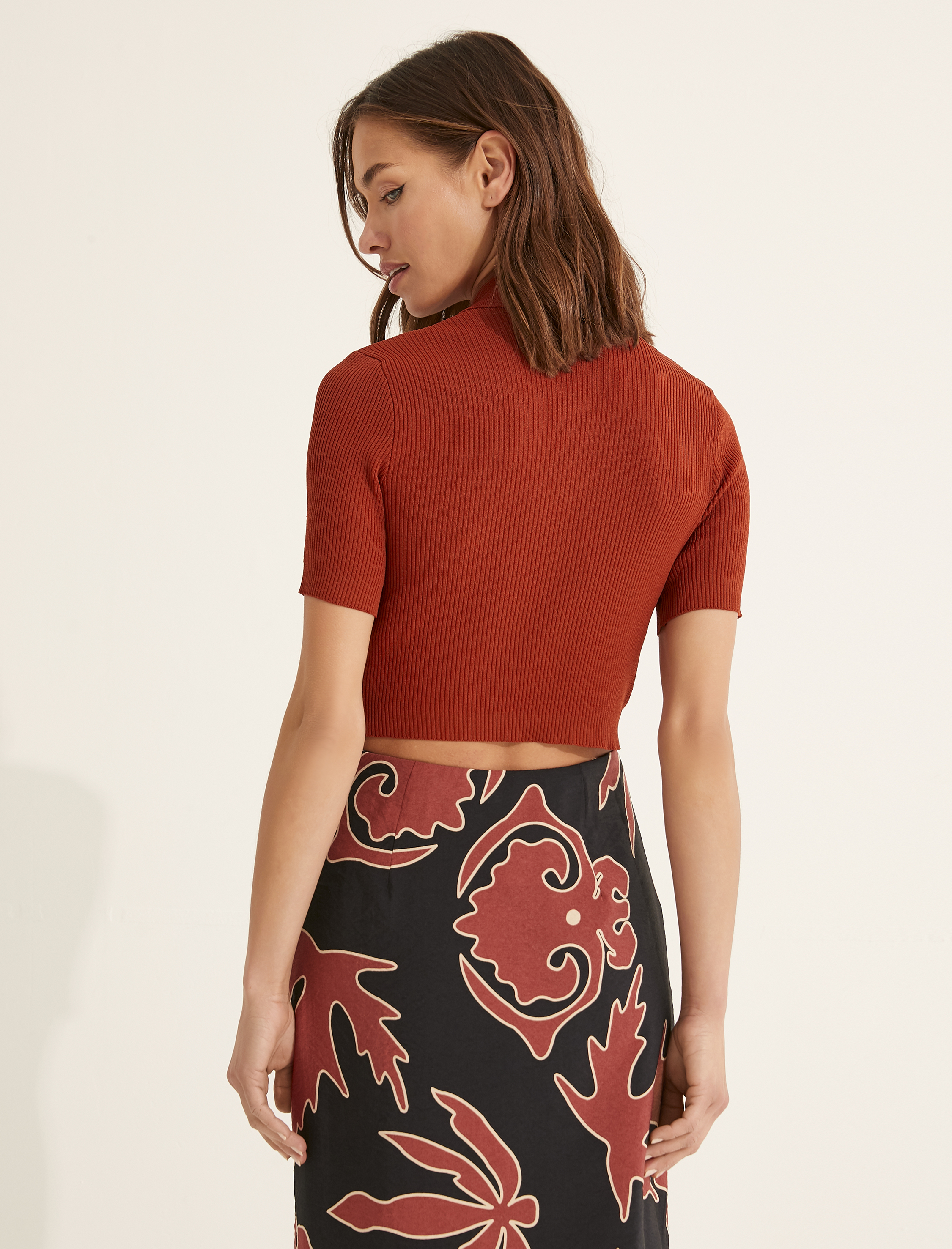   Melis Ağazat X Koton - Büzgülü Düğmeli Crop Triko Kazak