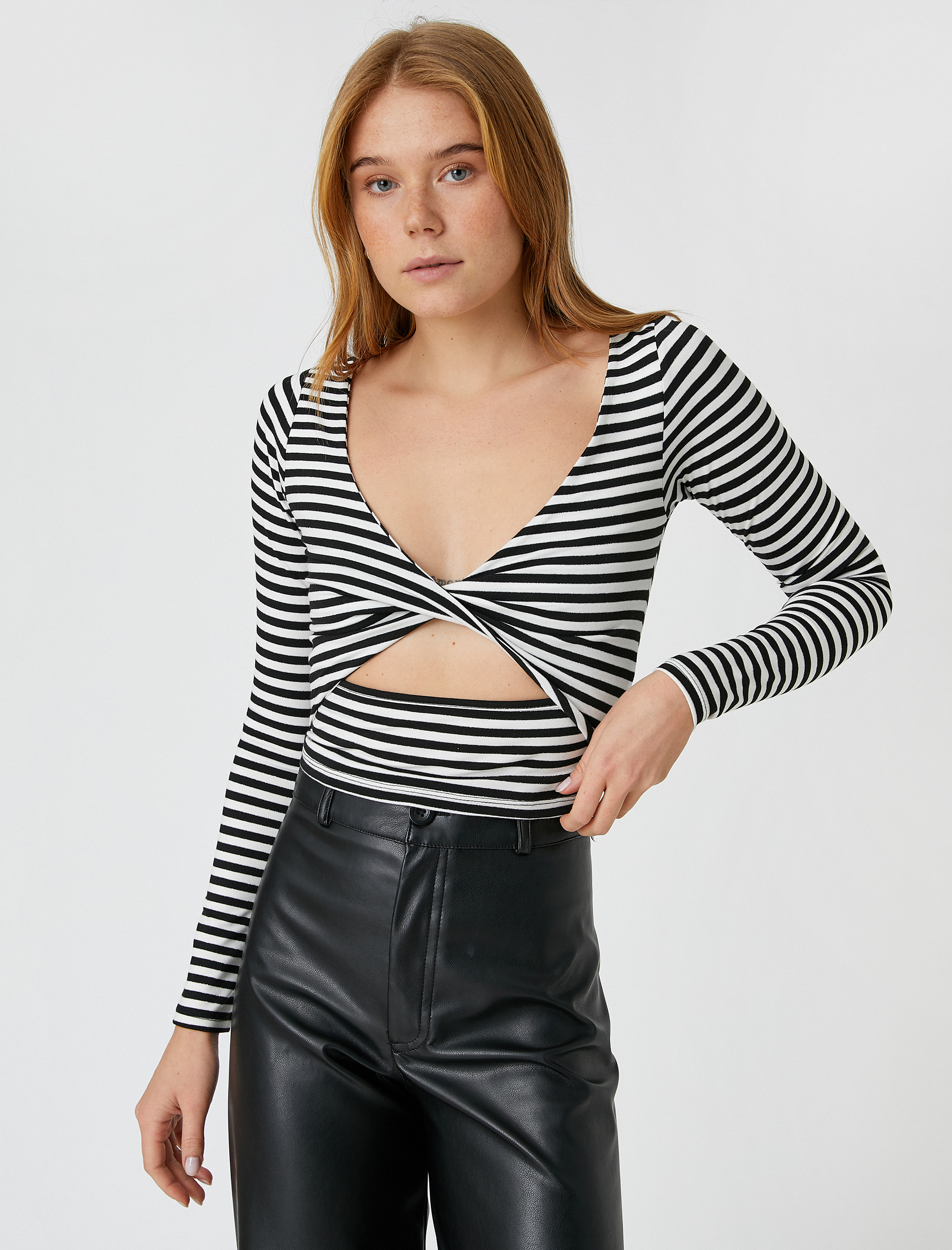   Uzun Kollu Tişört Asimetrik Kesim