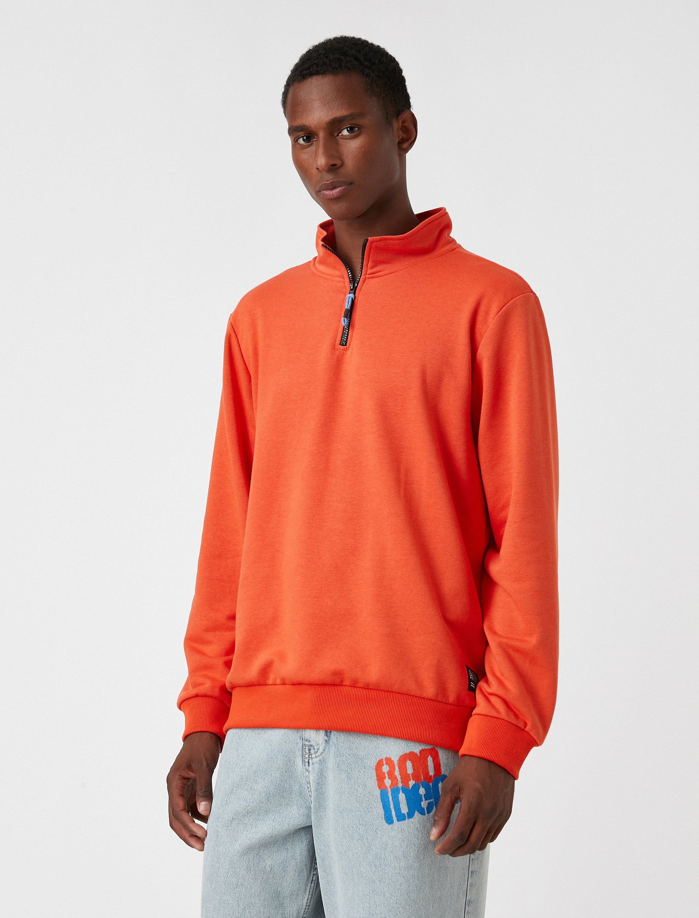   Dik Yaka Fermuarlı Sweatshirt