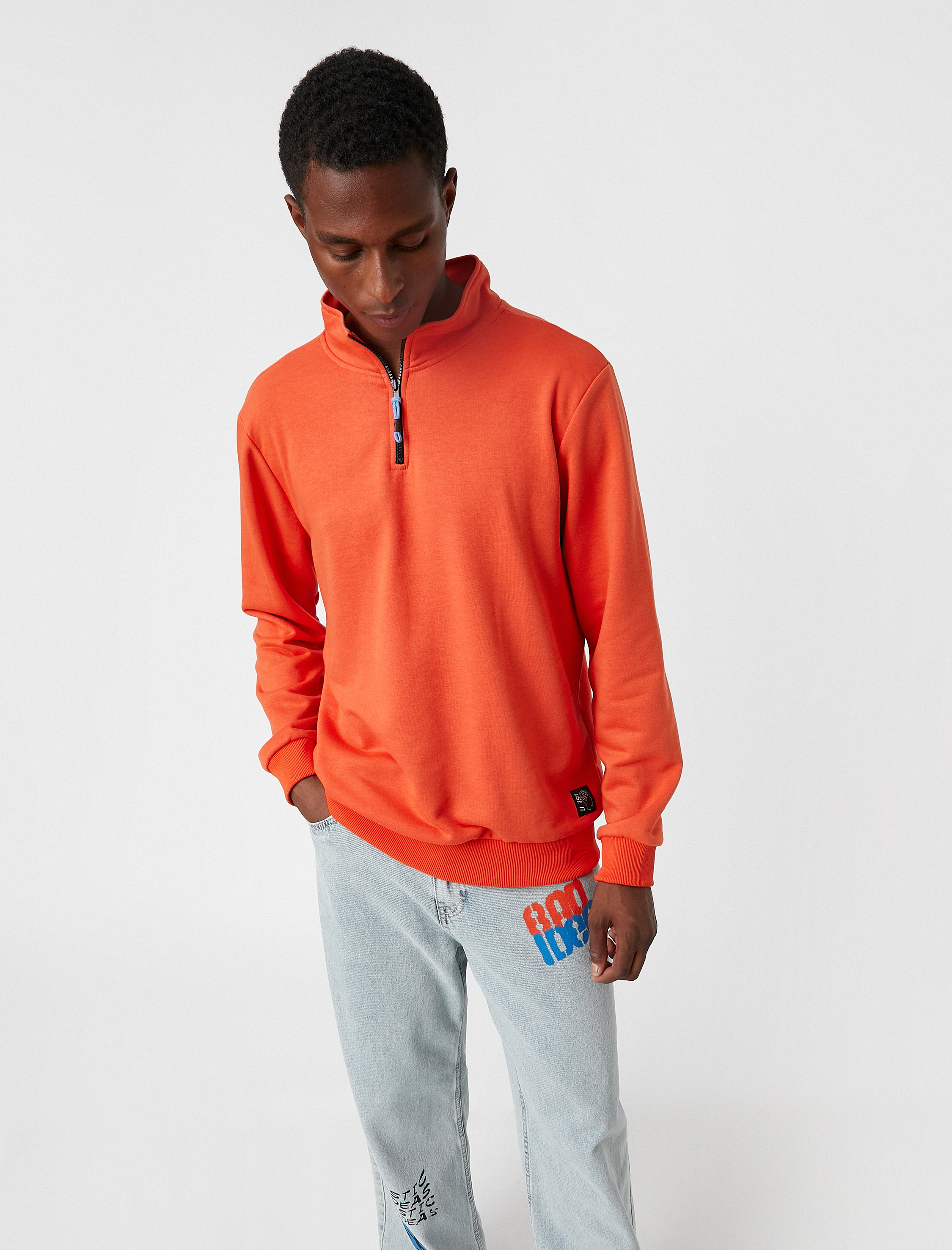   Dik Yaka Fermuarlı Sweatshirt