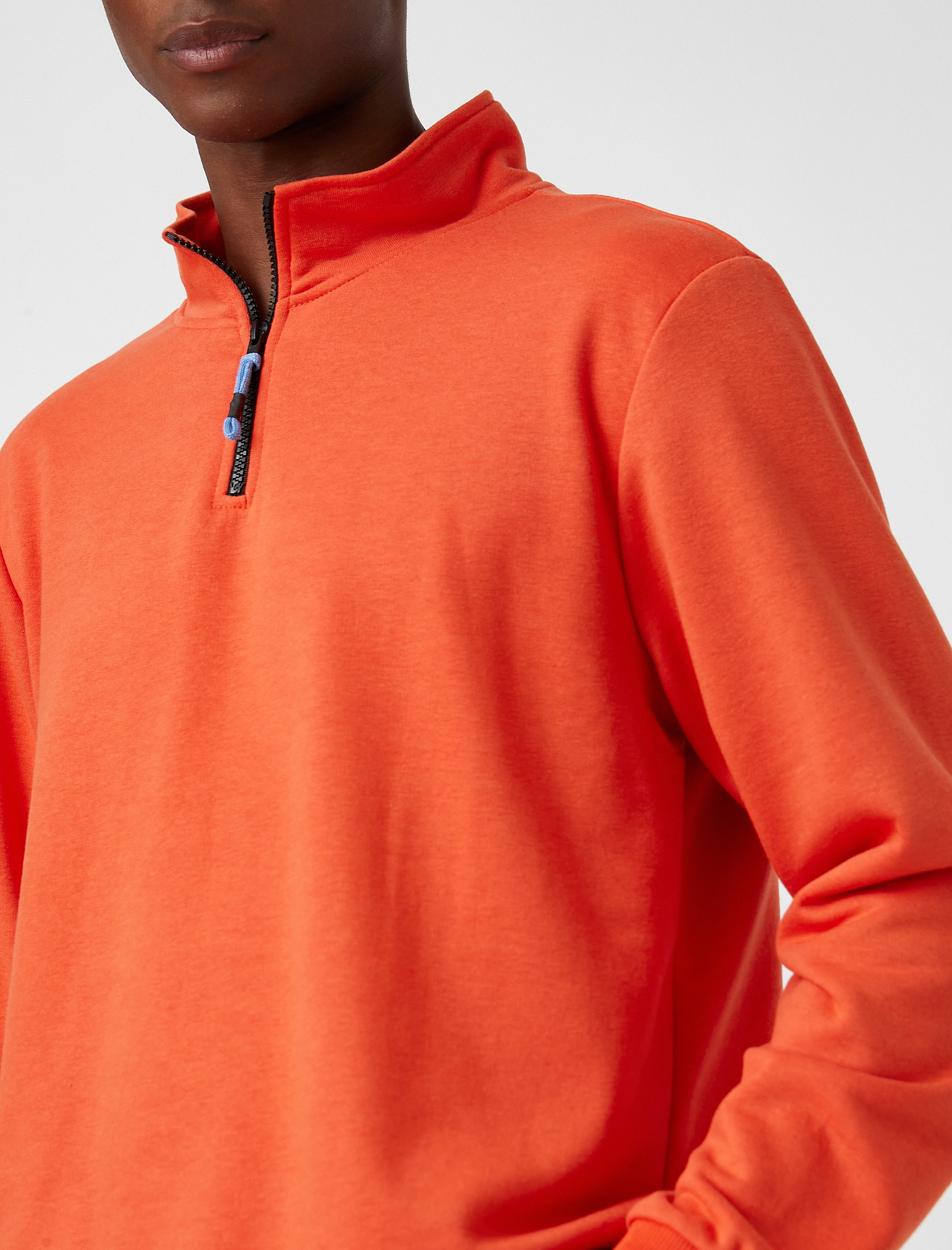   Dik Yaka Fermuarlı Sweatshirt