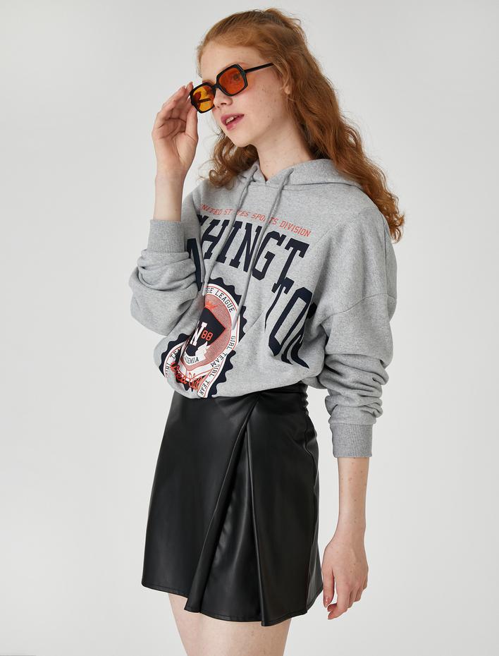  Deri Görünümlü Mini Etek Pileli