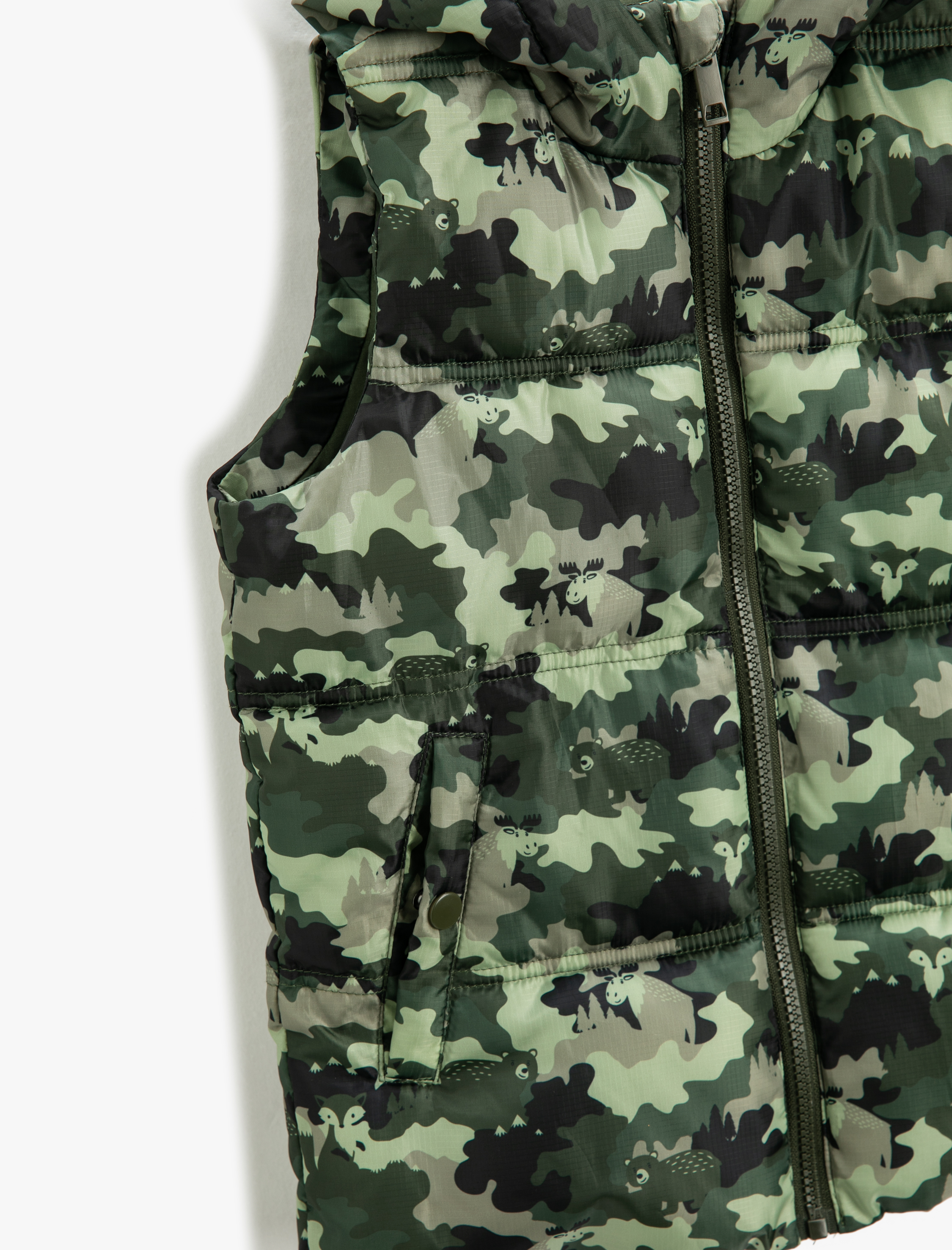  Erkek Çocuk Şişme Yelek Kamuflaj Desenli Kapüşonlu