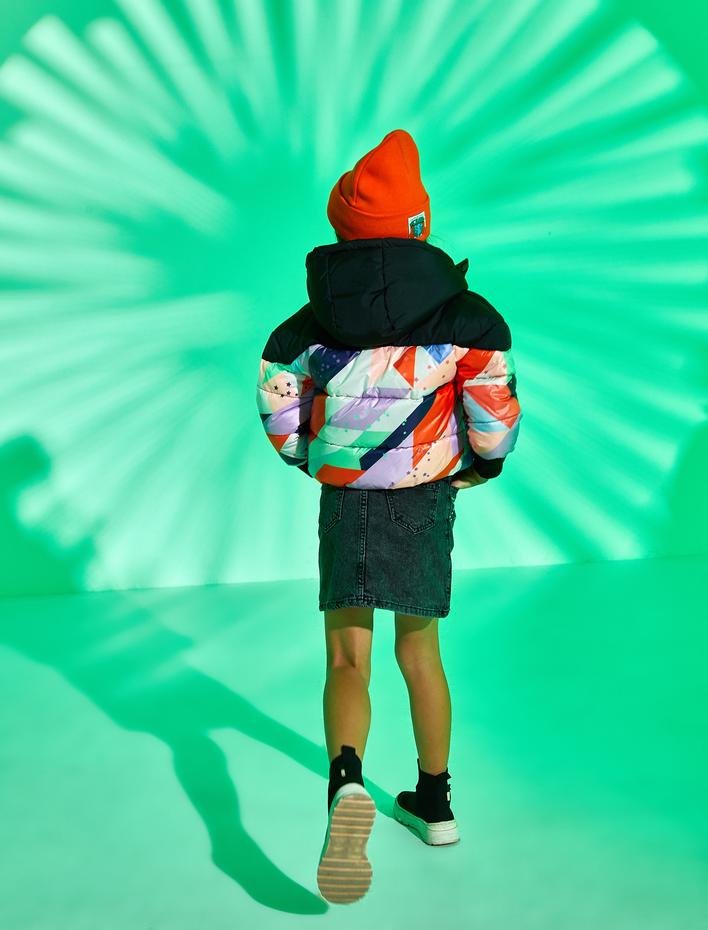 Kız Çocuk Şişme Mont Kapüşonlu Geometrik Desenli