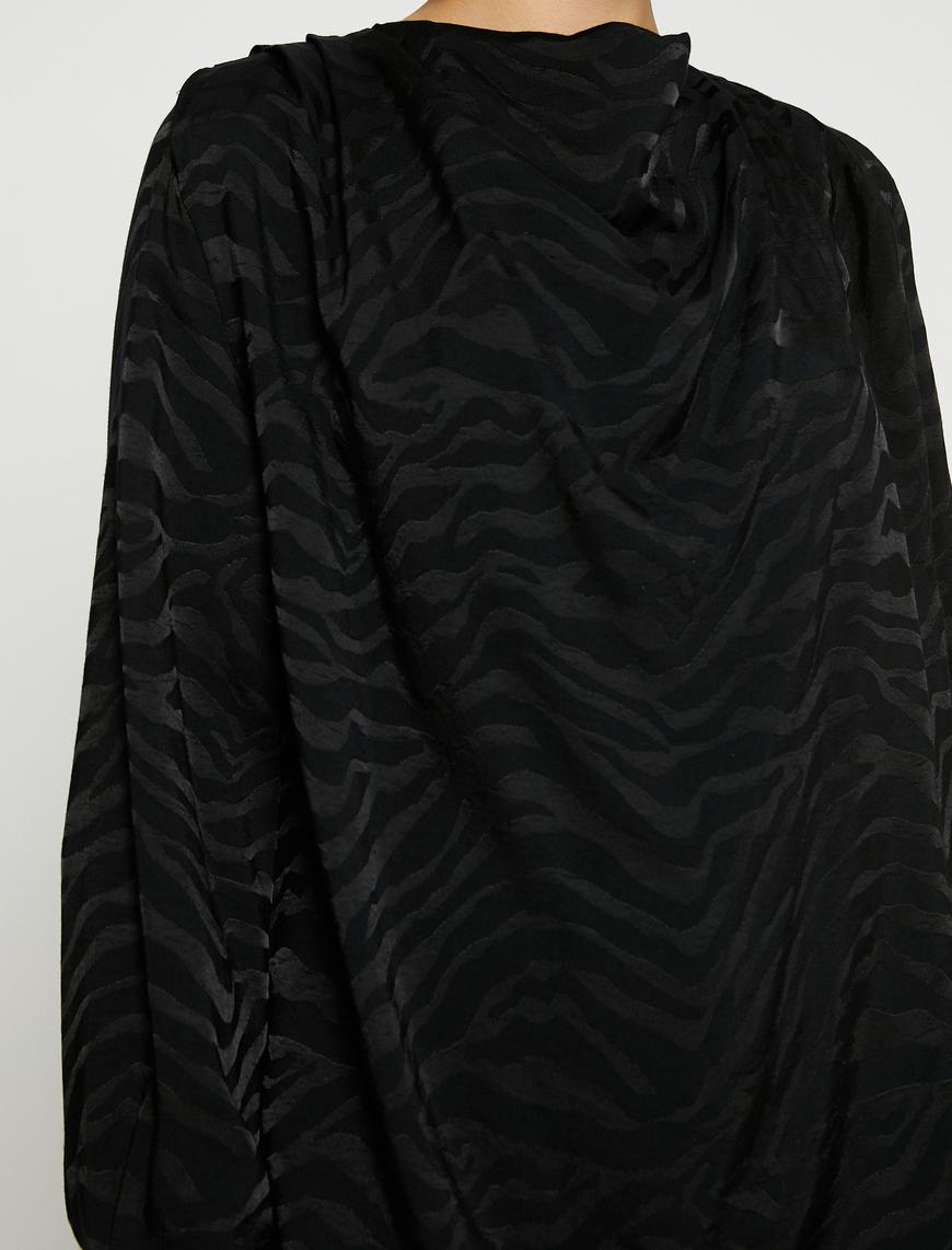   Zebra Desenli Degaje Yaka Bluz