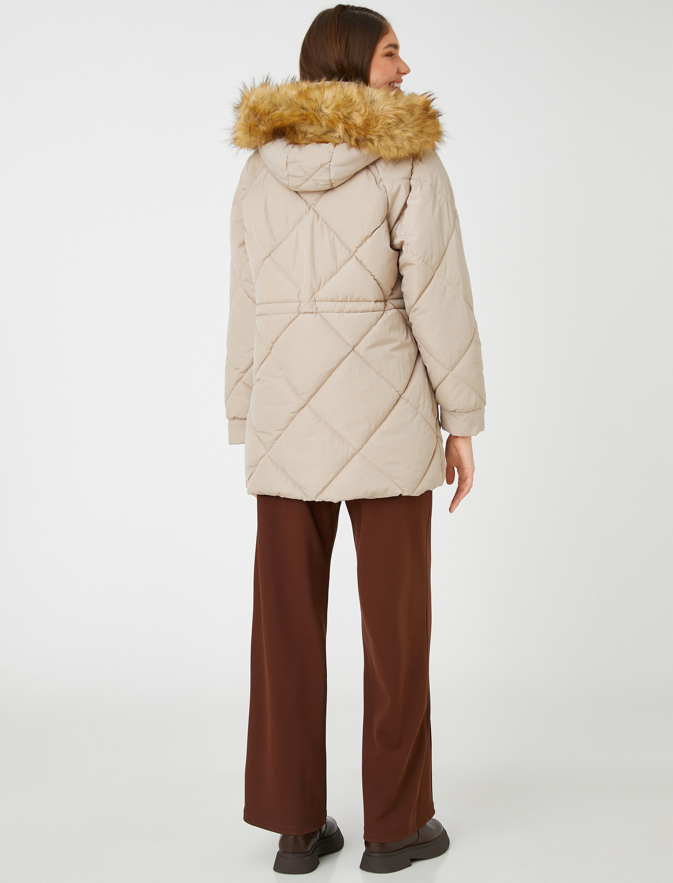   Şişme Mont Kapüşonlu Suni Kürk Detaylı Cepli Beli Bağlamalı