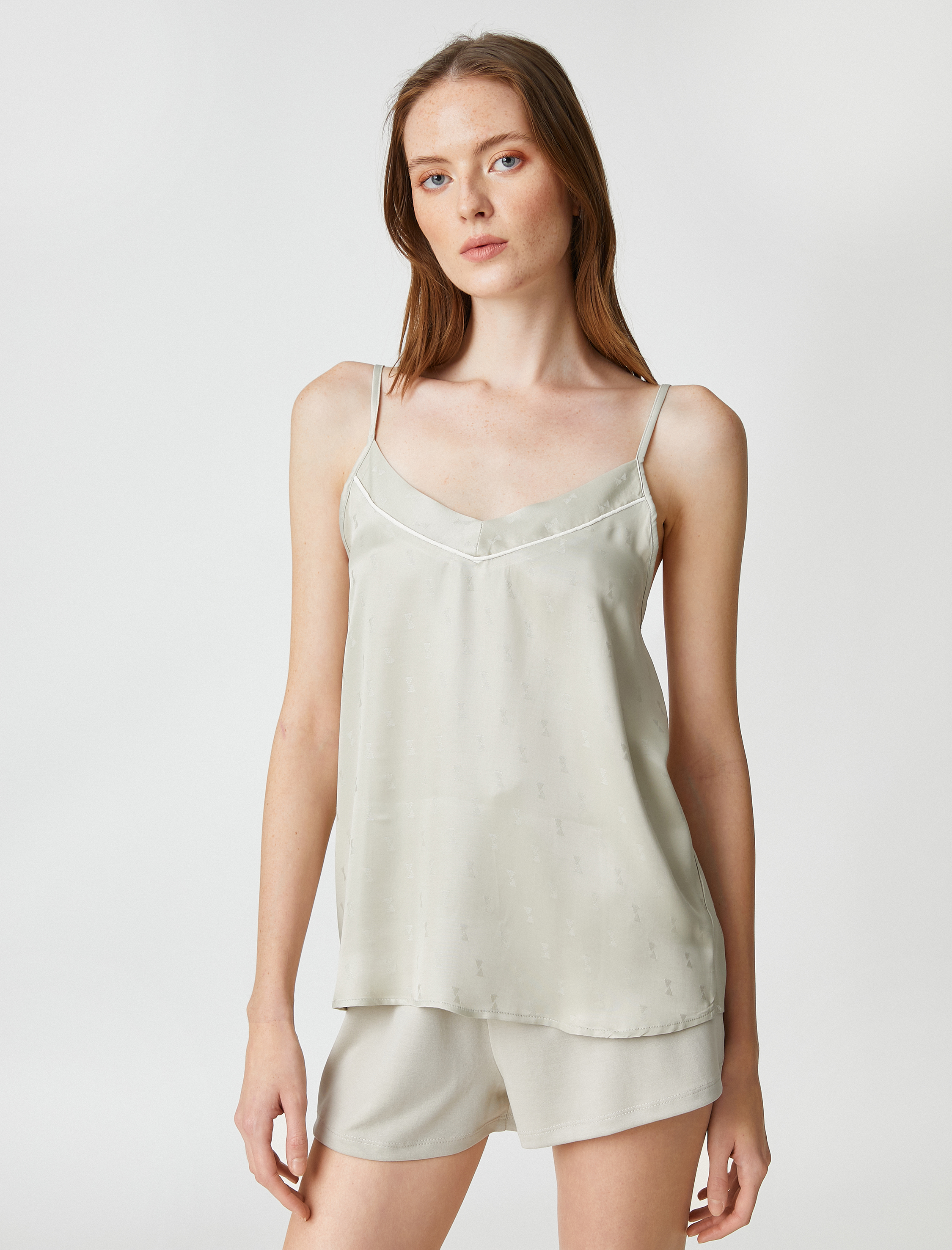   Saten Pijama Üstü Askılı Jakarlı V Yaka