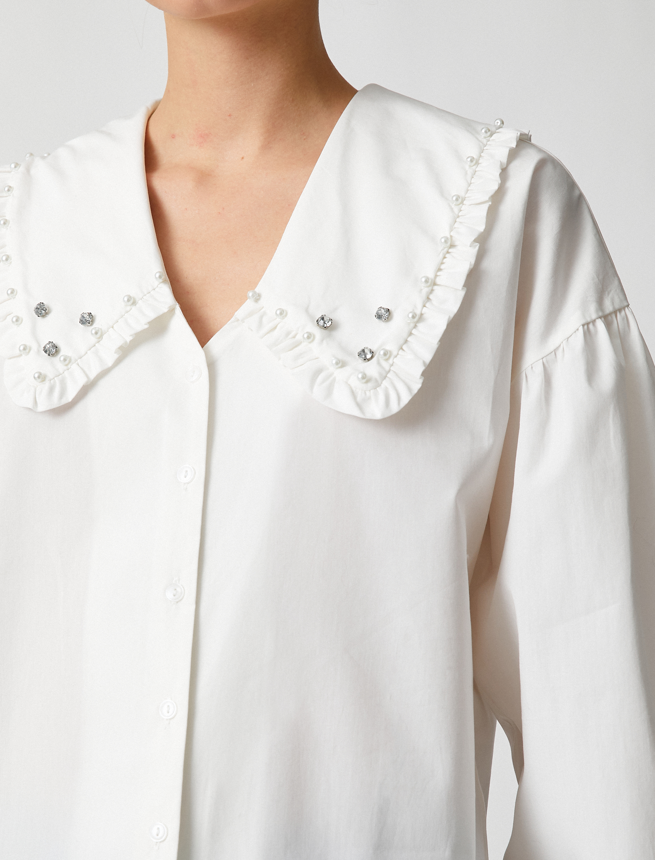   Pamuklu Poplin Gömlek Bebe Yaka Balon Kollu Taş Detaylı Düğmeli