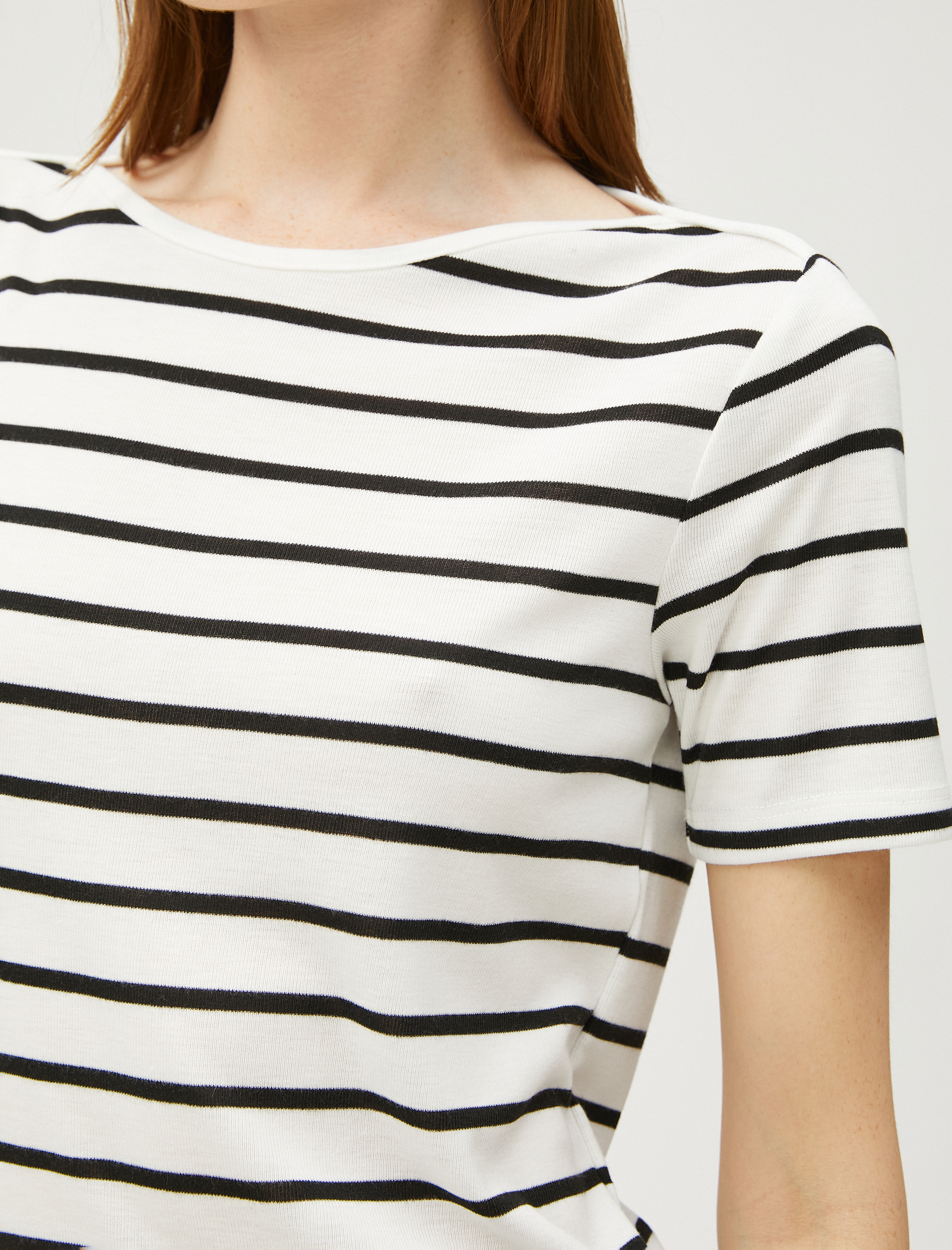   Kayık Yaka Tişört Kısa Kollu