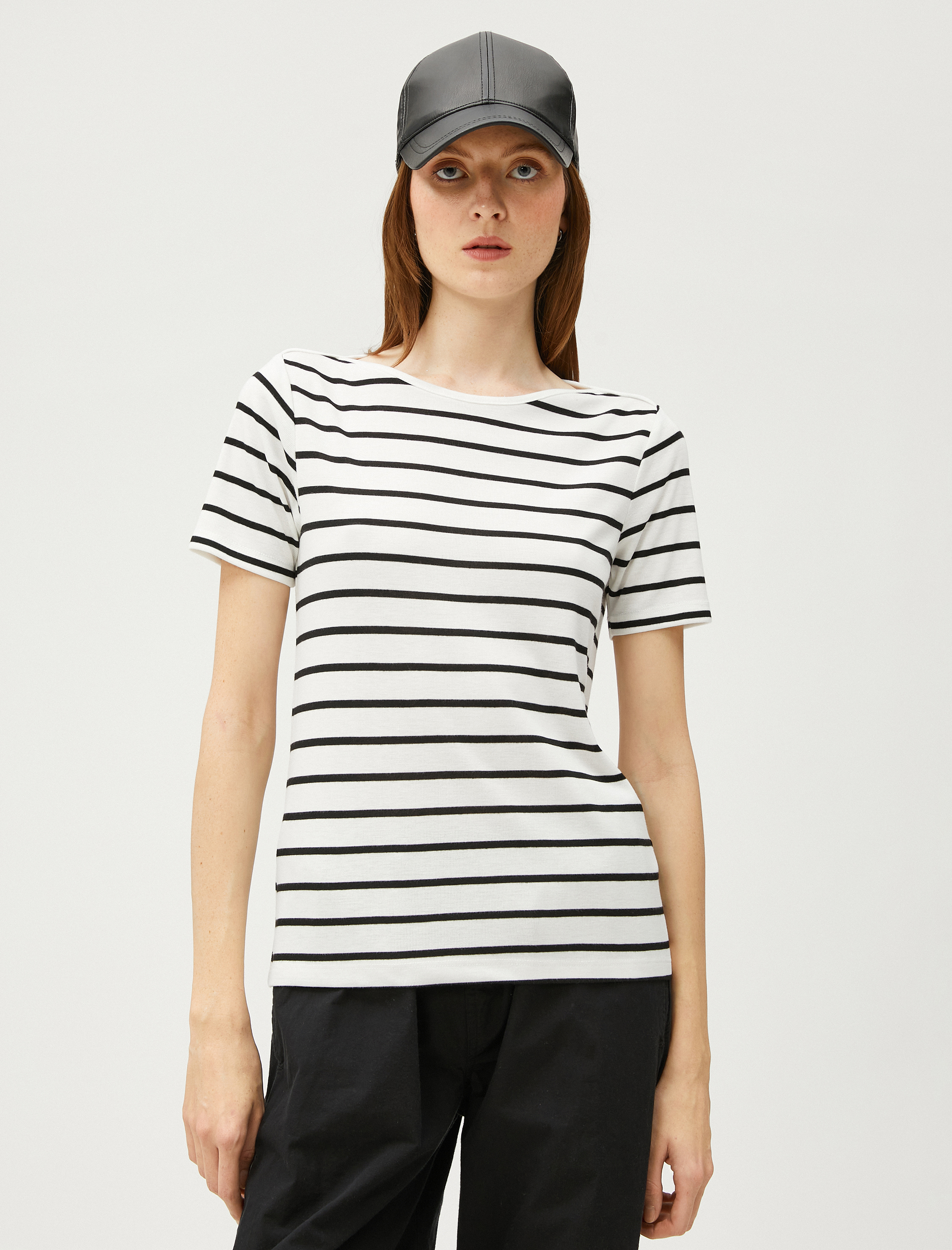   Kayık Yaka Tişört Kısa Kollu