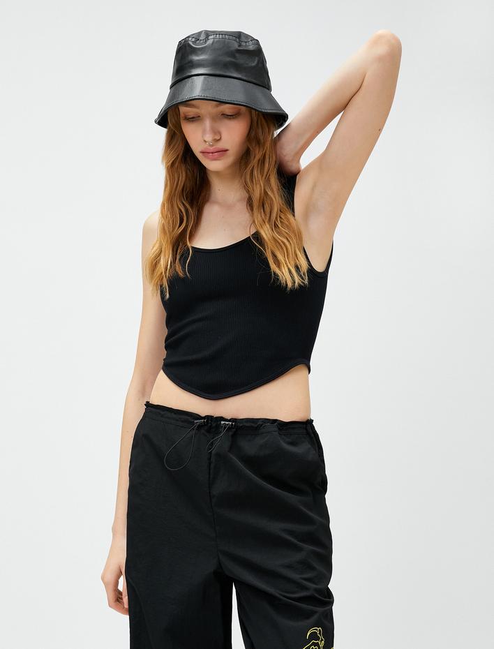  Crop Fitilli Atlet U Yaka Asimetrik Kesim