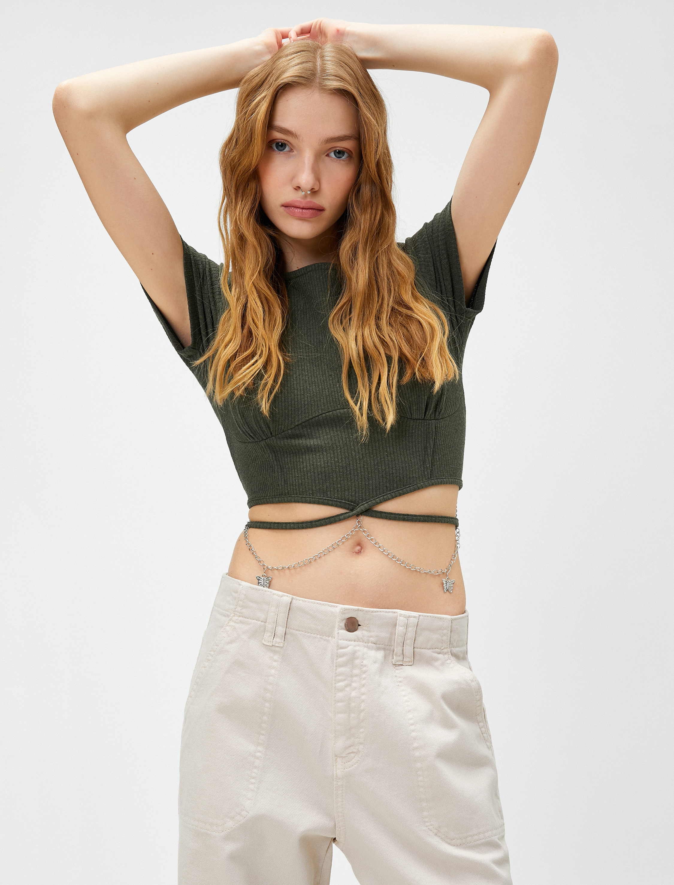   Crop Tişört Kısa Kollu Kelebekli Zincir ve Korse Detaylı Fitilli