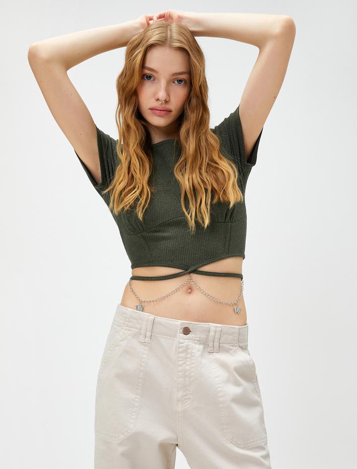  Crop Tişört Kısa Kollu Kelebekli Zincir ve Korse Detaylı Fitilli