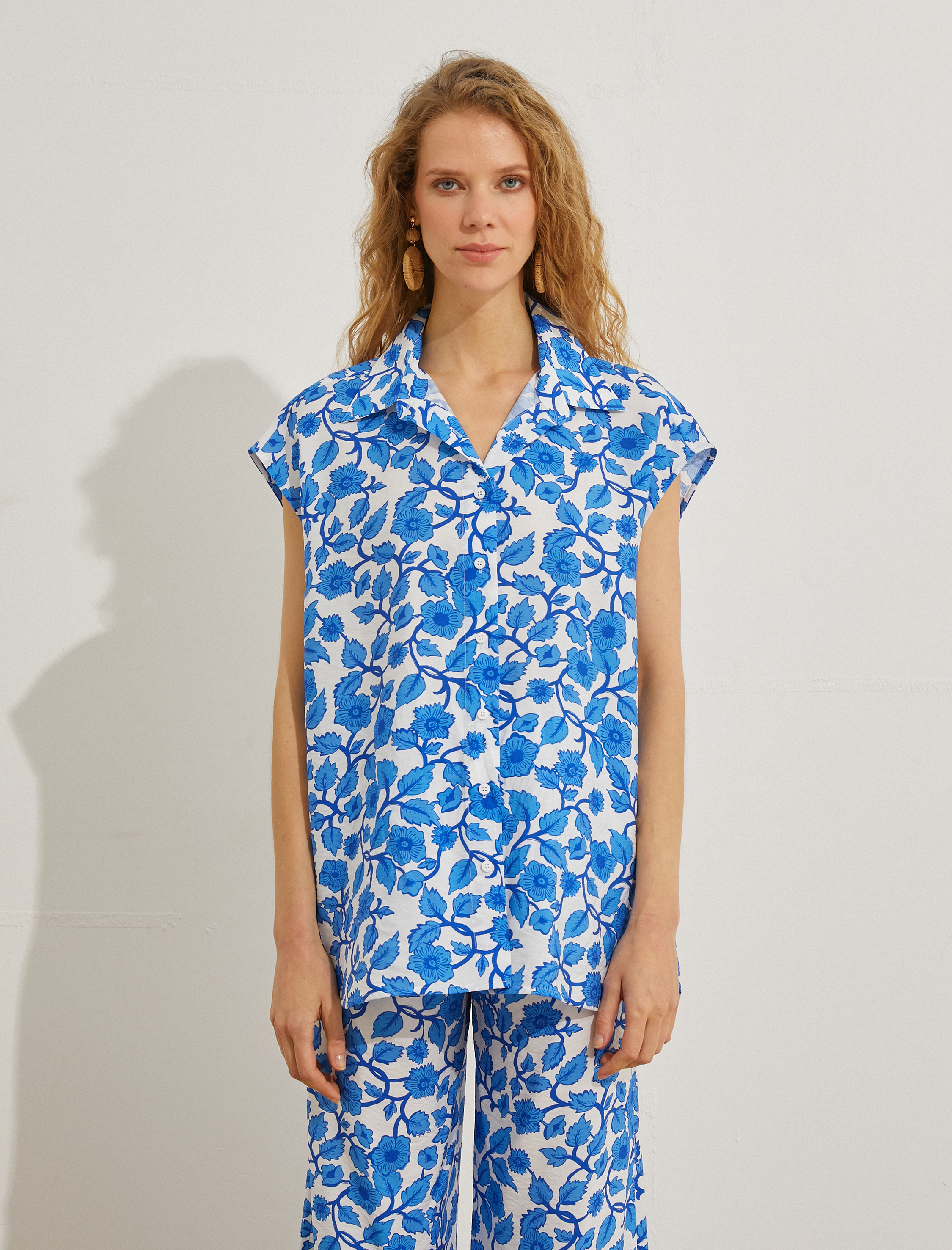 Çiçekli Gömlek Kolsuz