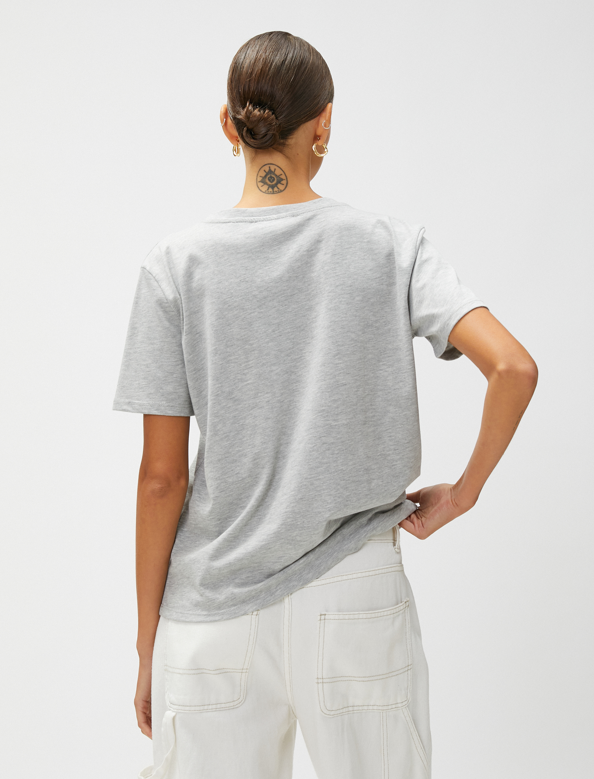   Tişört V Yaka Parlak Baskılı Pamuklu